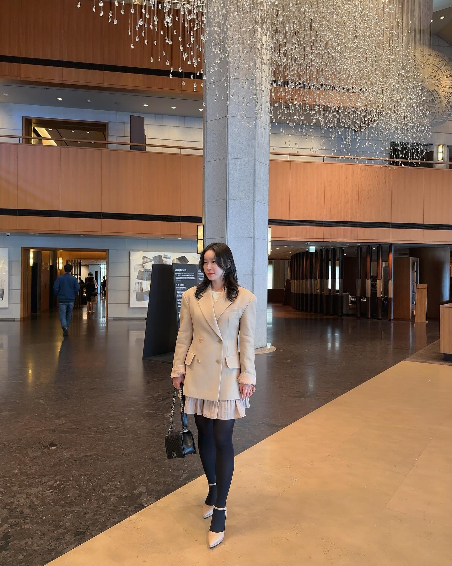 오늘은 베이지컨셉❤︎ 

가보시라 편한 바닐라슈 힐
좋은곳 갈때 좋은 구두 신기👠

뉴데이지 양사이드 오픈 메리제인 가보시힐(8cm)

vanillashu.co.kr 
#바닐라슈서포터즈 #봄신상 #가보시하이힐 #키커보이는코디 #키높이운동화 #부츠패션 #슈즈추천 #여성슈즈 #슈즈모음 #키큰여자코디 #벚꽃놀이패션 #구두추천 #바닐라슈