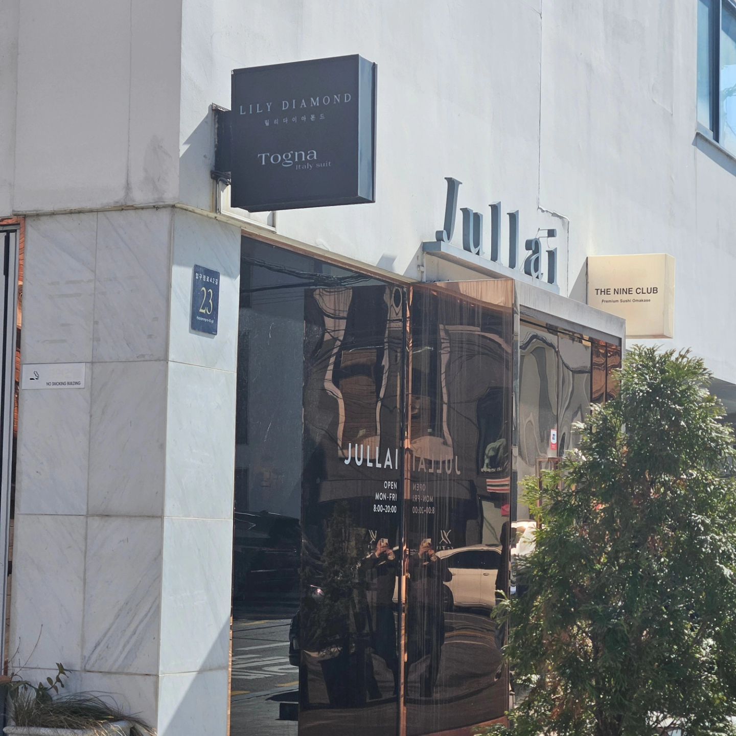결혼 준비 중 유일하게 신랑에게 집중해주던 곳

오빠랑 손잡고 예복 맞추러 가니까 
사알짝 결혼이 실감나서 설렜다🤍

결혼준비 메이트 direct.wedding 

💍 적립한 포인트 결제
💍 다양한 제휴와 할인쿠폰
💍 맞춤 웨딩플래너 매칭

💐 가입하실 때 추천인 [카니발리] 입력
3만 포인트 받고 결혼 준비 같이해요

#우리결혼해요 #토냐테일러 #맞춤예복 #다이렉트결혼준비 #다이렉트웨딩