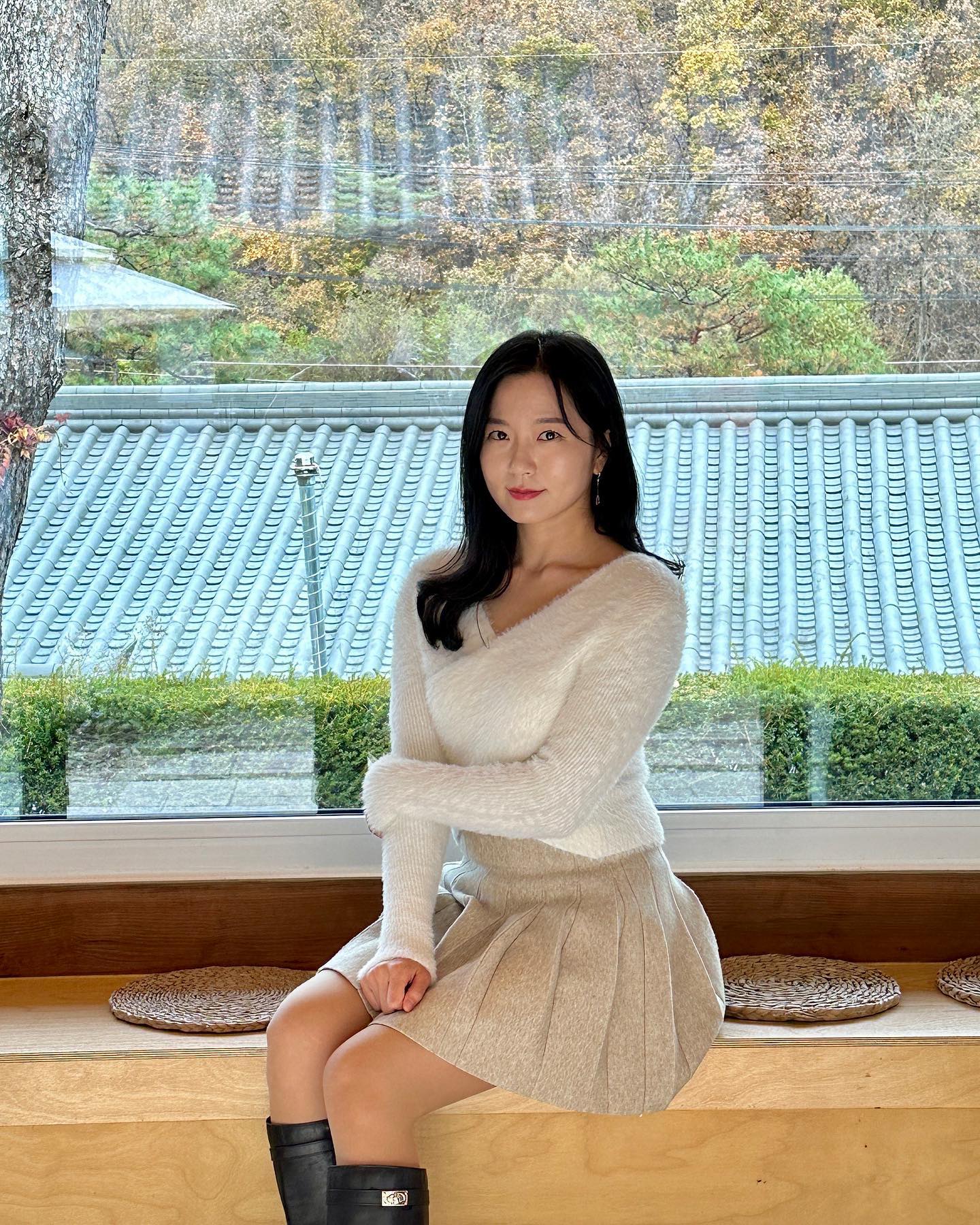 10월 말쯤 산정호수 근처의 #담화재 에서..🤍
첫번째 사진이랑 두번째 사진중 뭐가 더 예뽀요? 
👇투표하기로 알려주시면 감사감사🫶
