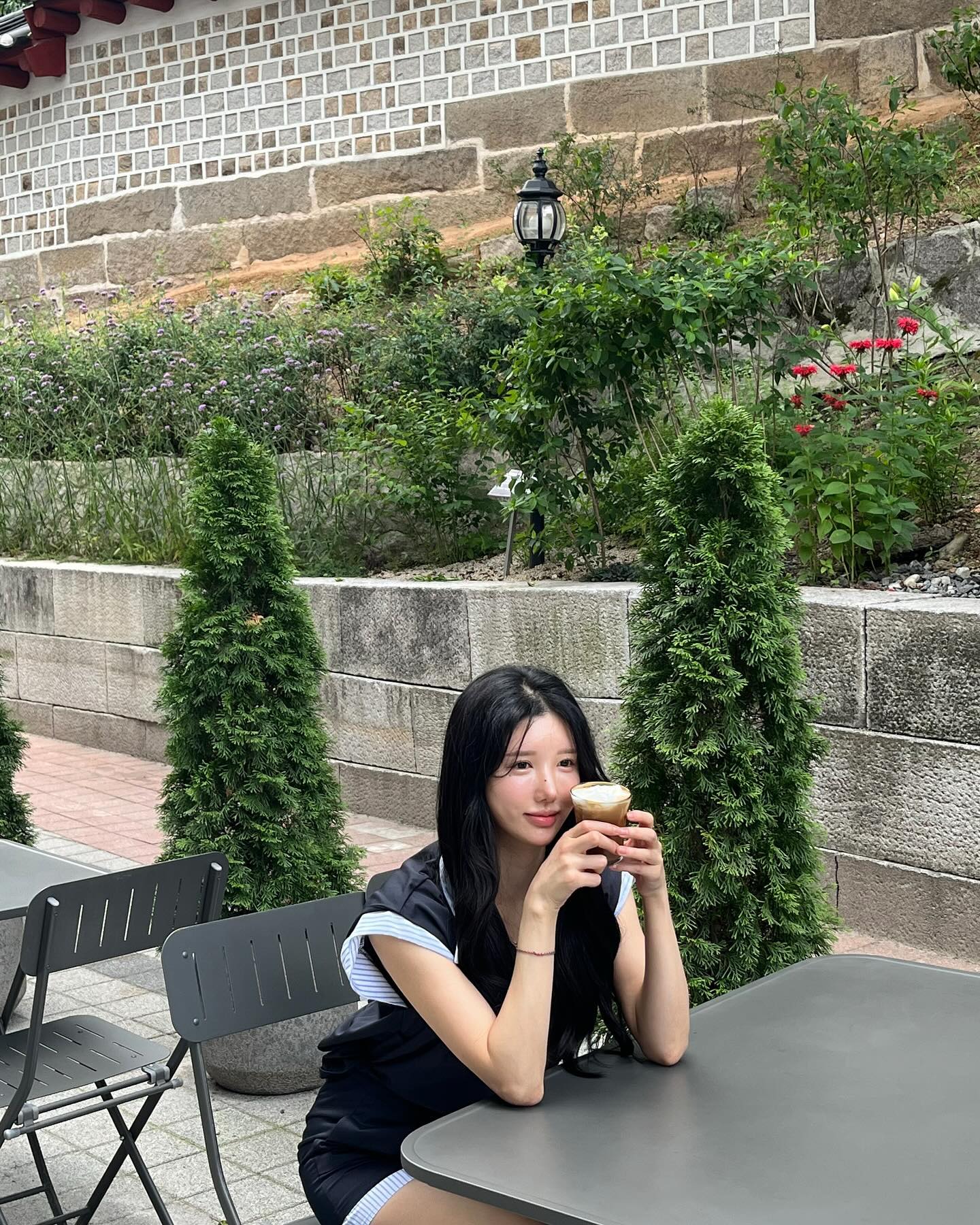 서순라길 숨은 예쁜 카페 발견 ,, !!!!
사람 많을까봐 걱정했는데 생각보다 너무 고즈넉해서 힐링함 
서순라길아 조하한다💚

#서순라길 #서순라길카페 #서순라길핫플 #서순라길데이트