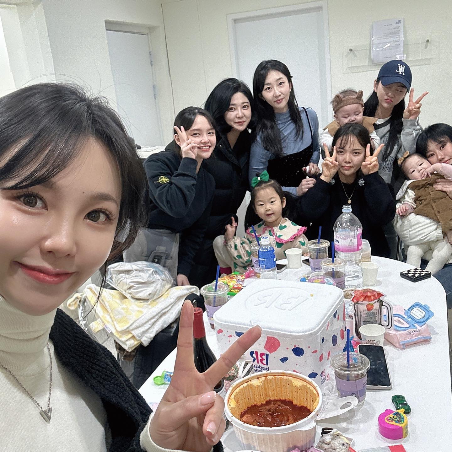 32살 생일 끝

많은 축하 연락 받았어요
인증 사진 못찍은 선물들 까지
전부 너무 감사합니다!
새해 복 많이 받으세요♥