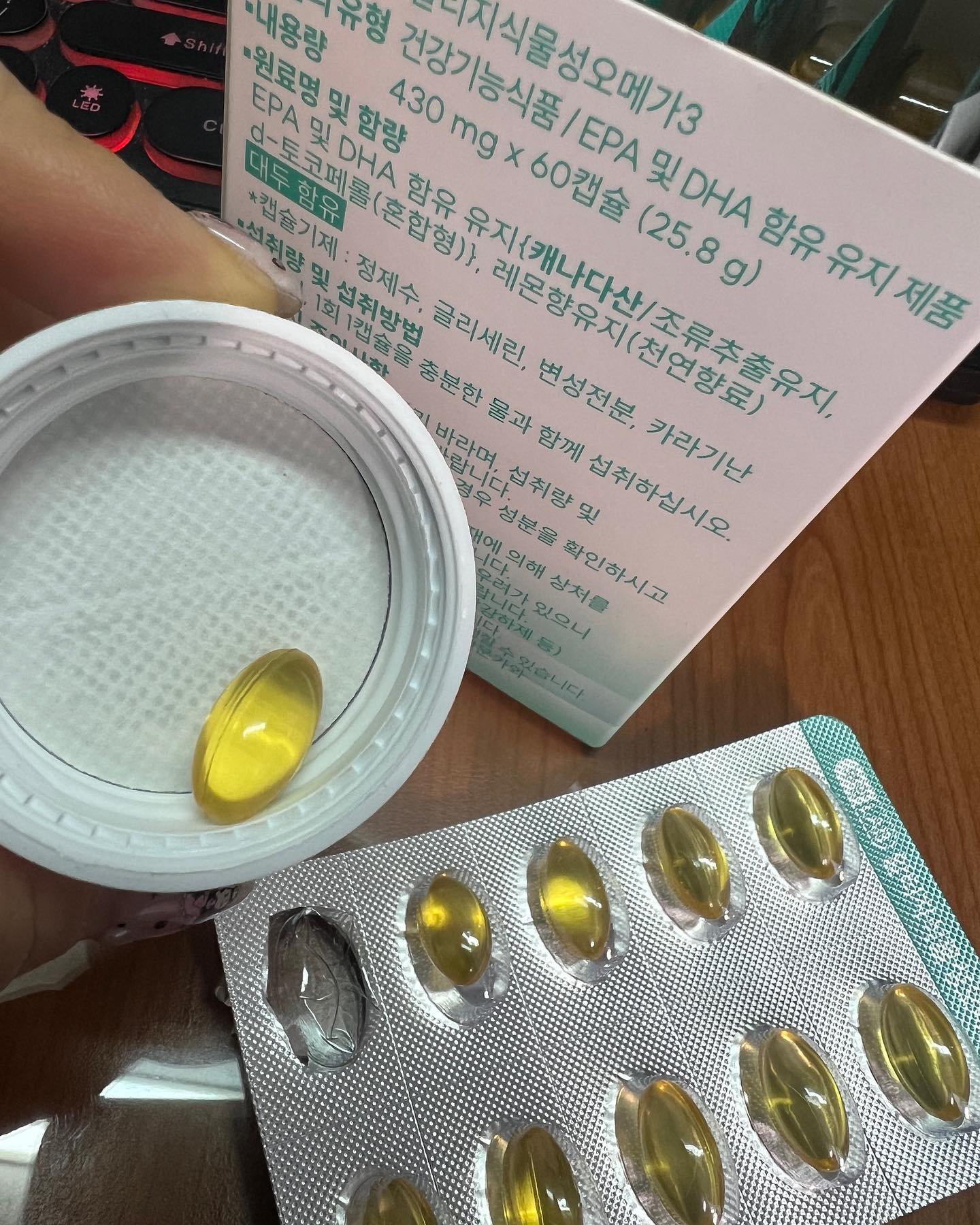 #광고
-
30대이후로는 영양제를 꾸준히 챙겨먹고 있는데 그중에서도 오메가3는 빠질 수 없죠! 

그래서 여러제품 주문해가며 정착하지는 못하면서 섭취했었는데 알약이 작으면서 영양성분은 풍부한 이 오메가3에 이제야 정착할 수 있겠어요 ㅎㅎ 

목구멍이 작은편이라 오메가3 섭취할때마다 목아팠는데 이건 목안아파서 좋아서 추턴하는 제품입니다 ~! 
.
.
.
#어취적은오메가 #식물성오메가 #부광오메가3 #부광LAB #부광 #부광랩 #부광약품 #알티지오메가 #RTG오메가 #목넘김쉬운영양제 #혈행개선 #콜레스테롤영양제 #식물성오메가3