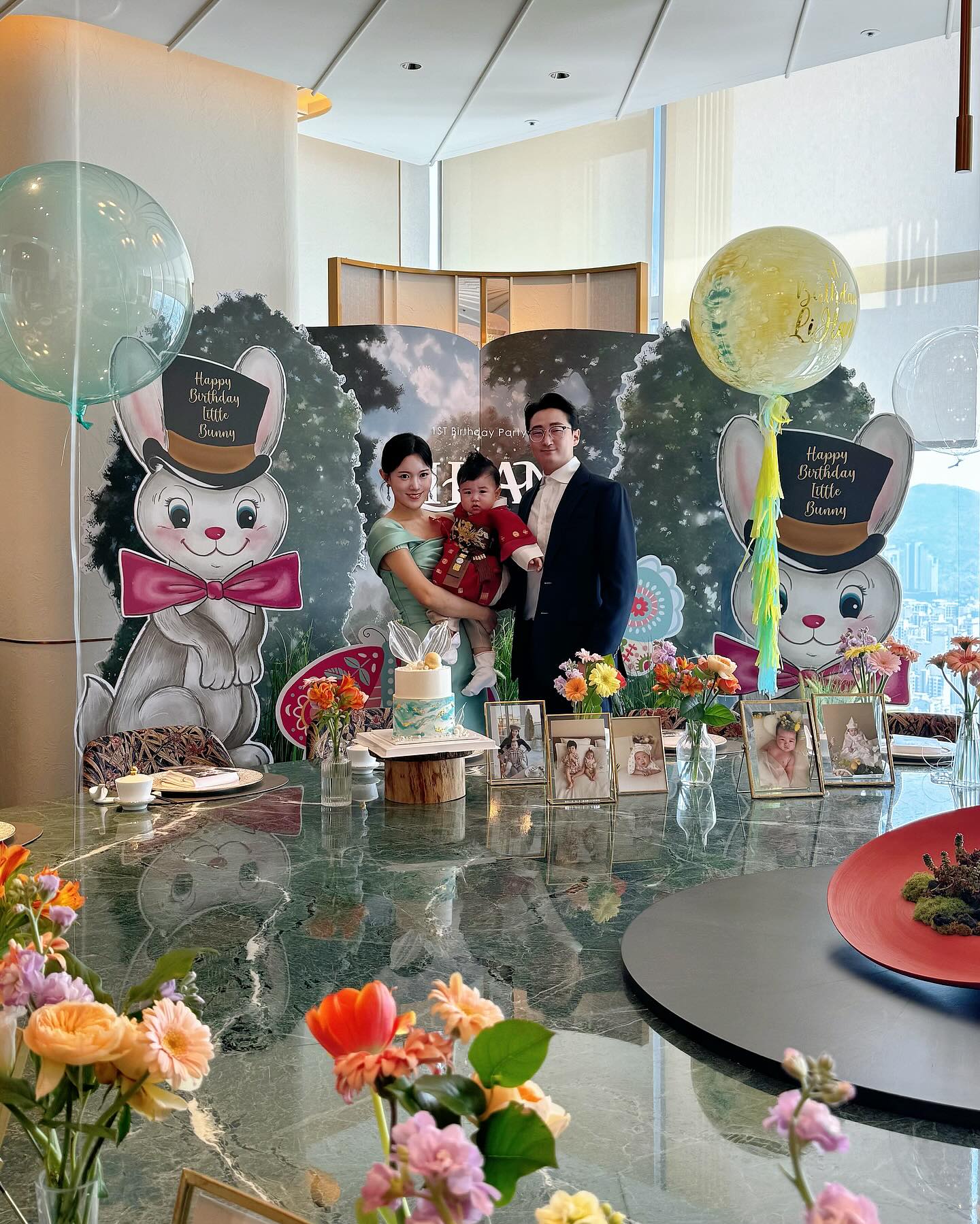 Happy LI HAN's 1st Birthday👶🏻🩵✨
엄청난 사랑을 받으며 자라 온 지난 1년이 평생의 큰 힘이되길 기도해...🙏🏻

#2회차돌끝맘 #리한왕자돌잔치 #조선팰리스호텔