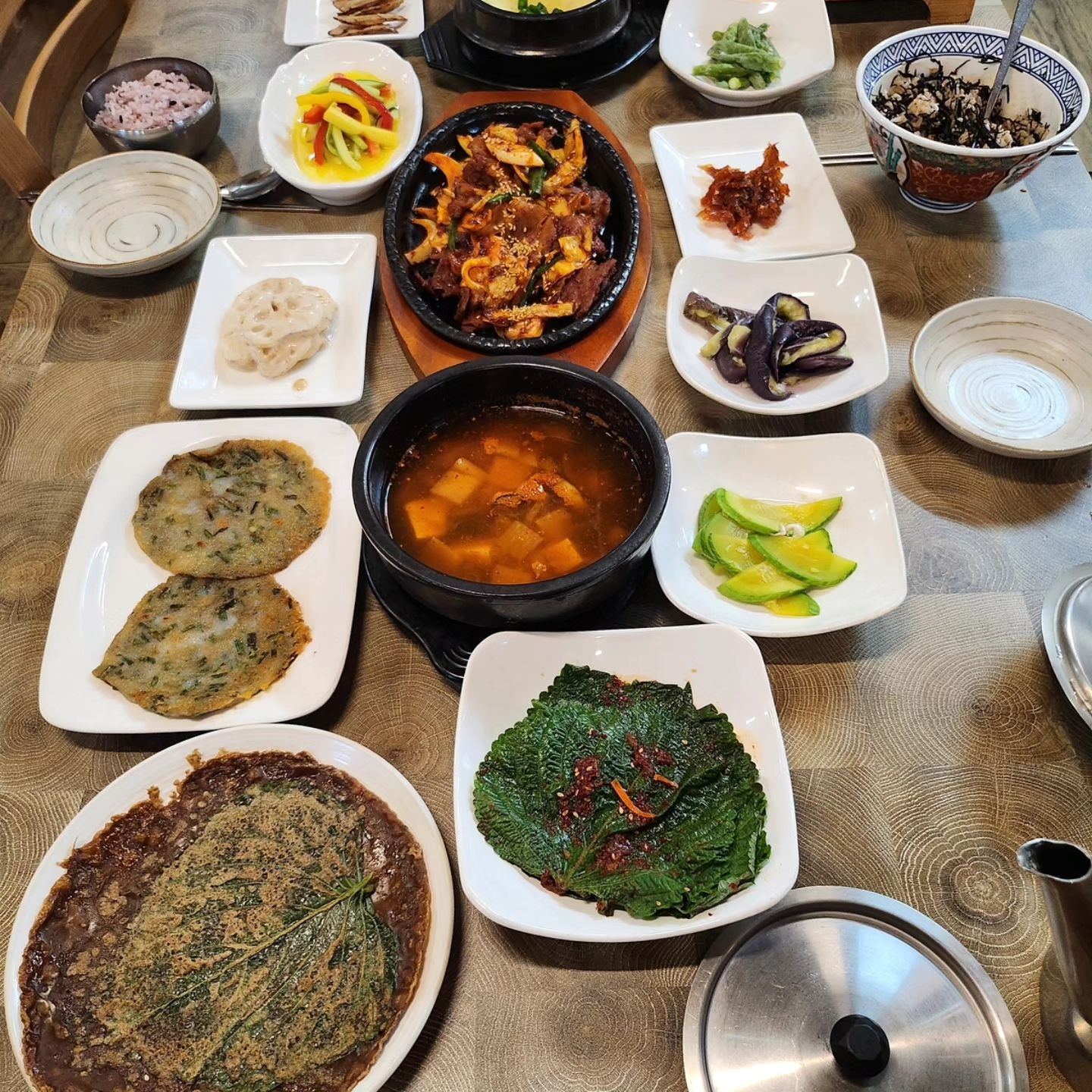 곤드레밥과 안동간고등어 정식이 정말 
맛있는 저희 친정앞 #한상곤드레밥
어머어머 놀랐어 다구 달서구 맛집 한번 가보면
엄마밥 같은 느낌!! 대구에 대통밥도
곤드레밥도 맛있게 하는 집이 잘 없은데 
반찬이 완전 경상도식이라 맛도리

#달서구맛집 #용산동맛집
#용산동한식 #용산동한식맛집 #달서구한식
#달서구한식맛집 #돌솥밥맛집 #대구돌솥밥