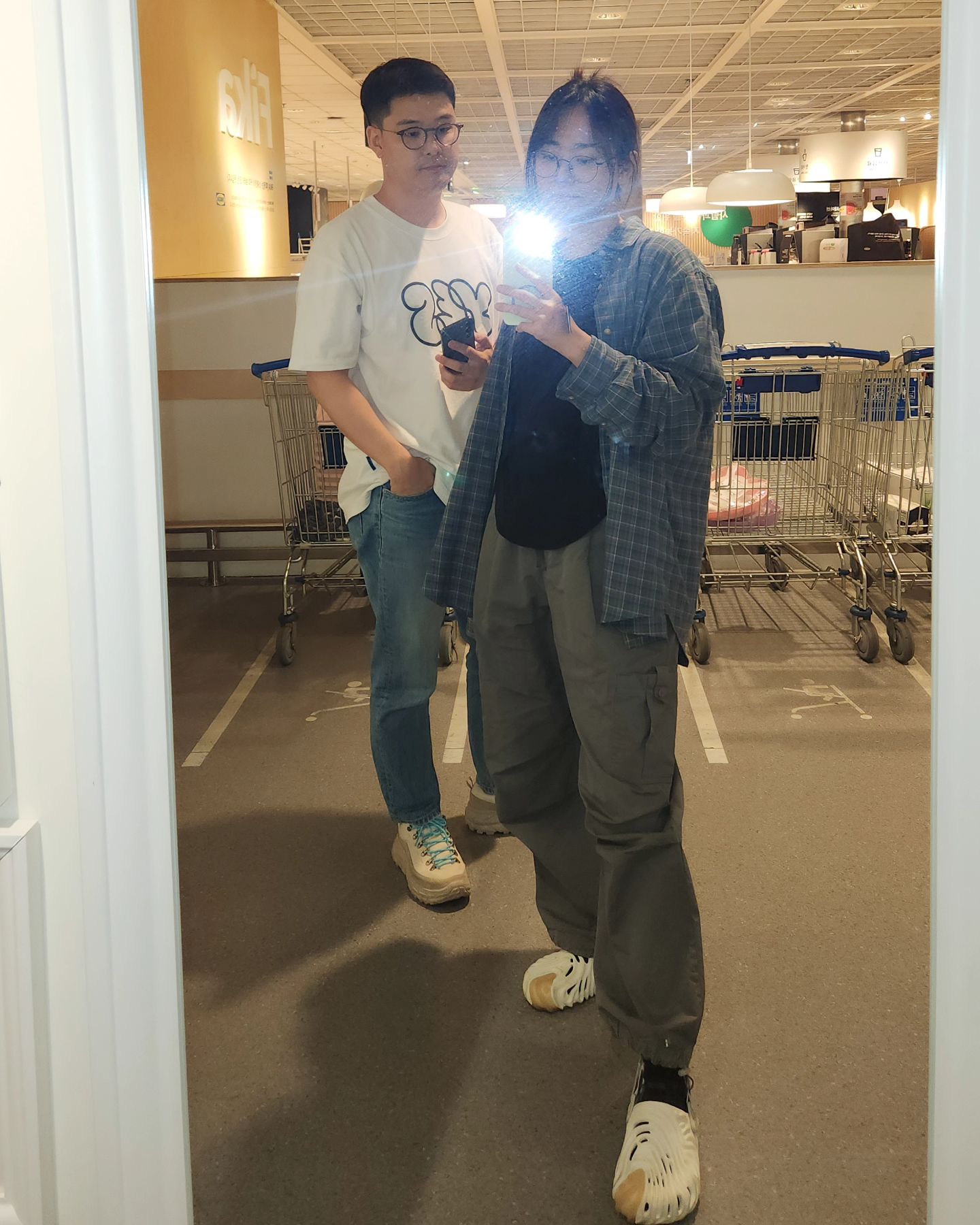 공식 출근 2일차 아침
출퇴근이 육체/정신 건강에 미치는 영향은 굉장했다

근데 뭐 어캐 적응해야지 난 얼은이니까
#첫날저녁 #밥먹으러이케아