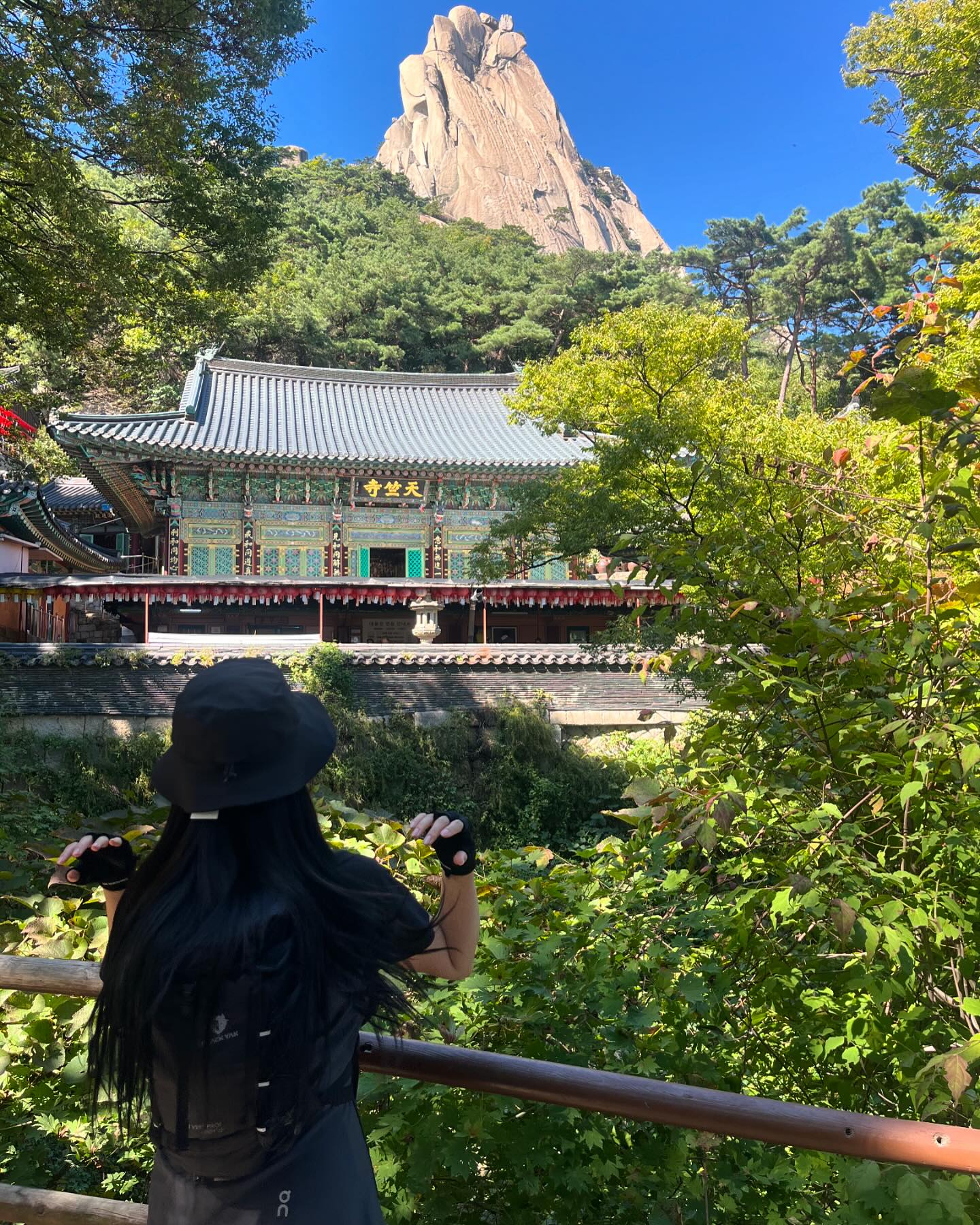 오늘은 이여사와 함께 도봉산 등산 완료✅
스님이 도봉산에 있는 봉들 설명도 해주시고 길도 알려주셔서 지식도 얻어가고 길도 잘 따라갈 수 있었다🥰 
엄마랑 함께 등산해서 더더욱 행복했던 하루 😍

𝒪𝒸𝓉𝑜𝒷𝑒𝓇 𝟦𝓉𝒽, 𝟤𝟢𝟤𝟦