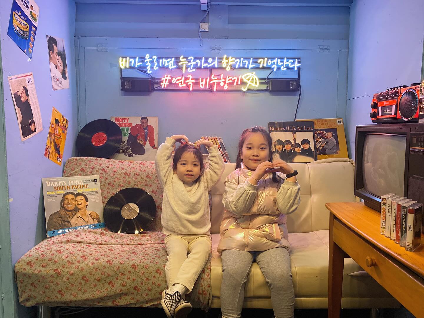 #피노키오야노올자 #지니아트랩

이보다 즐거울순 없다!!!
무대에 나가서 즐기기 좋고
아이들이 아는 쉬운 동화라 더욱 집중해서 보기 좋아요 🫶🏻
3/23  부터 시작한 첫공연
피노키오야 노올자 #어린이연극 #대학로아동극
강 추 ❤️❤️

#서연아트홀피노키오 #참여놀이극
#늑대숲또옹돼지원정대
