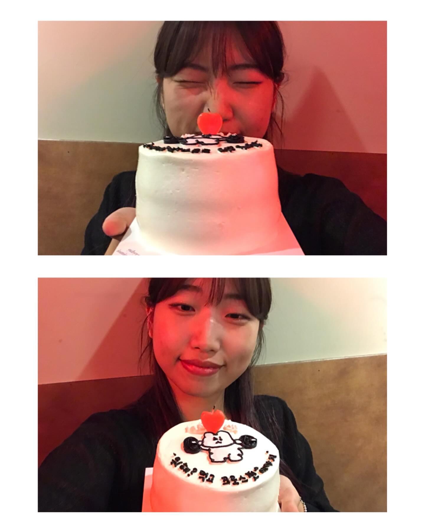 🎂24.09.11. 마지막 20대 혜지의 HBD🎂

올해도 사랑하는 사람들과 소중한 인연들과 함께 했던 생일 🩷
매년 이렇게 시간내서 함께 해주는 내 사람들에게 다시 한 번 넘넘 고맙구 감동적인 순간이였따 🥺

아무래두 나는 친구들과 실버타운 지어서 평생 함께 살아야겠따..✨ 이 날 뽀뽀 받은만큼 앞으로 더 무한 애정 줄게 얘더라 ~~ ? 아이라뷰 ~~ 🐥🐥츄 ~ 

이 날 미친듯 폭우 쏟아지는데 빗길에도 청춘영화 찍으면서 달려와서 축하해준 내 애착사람들까지 진짜 무한감동 ,,,, 흑흑 
더 잘해쥬께 ~~~ 🍀 

한 번씩 오랜만에 연락준 분들까지 넘넘 감사하고 행복했던 하루!
늦었지만 드디어 올리는 피드 . . . 오늘부터 연휴 시작이니 미뤘던 피드 열심히 올려봐야디 홧띵 🩷🩷

안녕 내 마지막 20대여👋
.
.
.
#911 #20대마지막 #29살 #생일 #생일파티