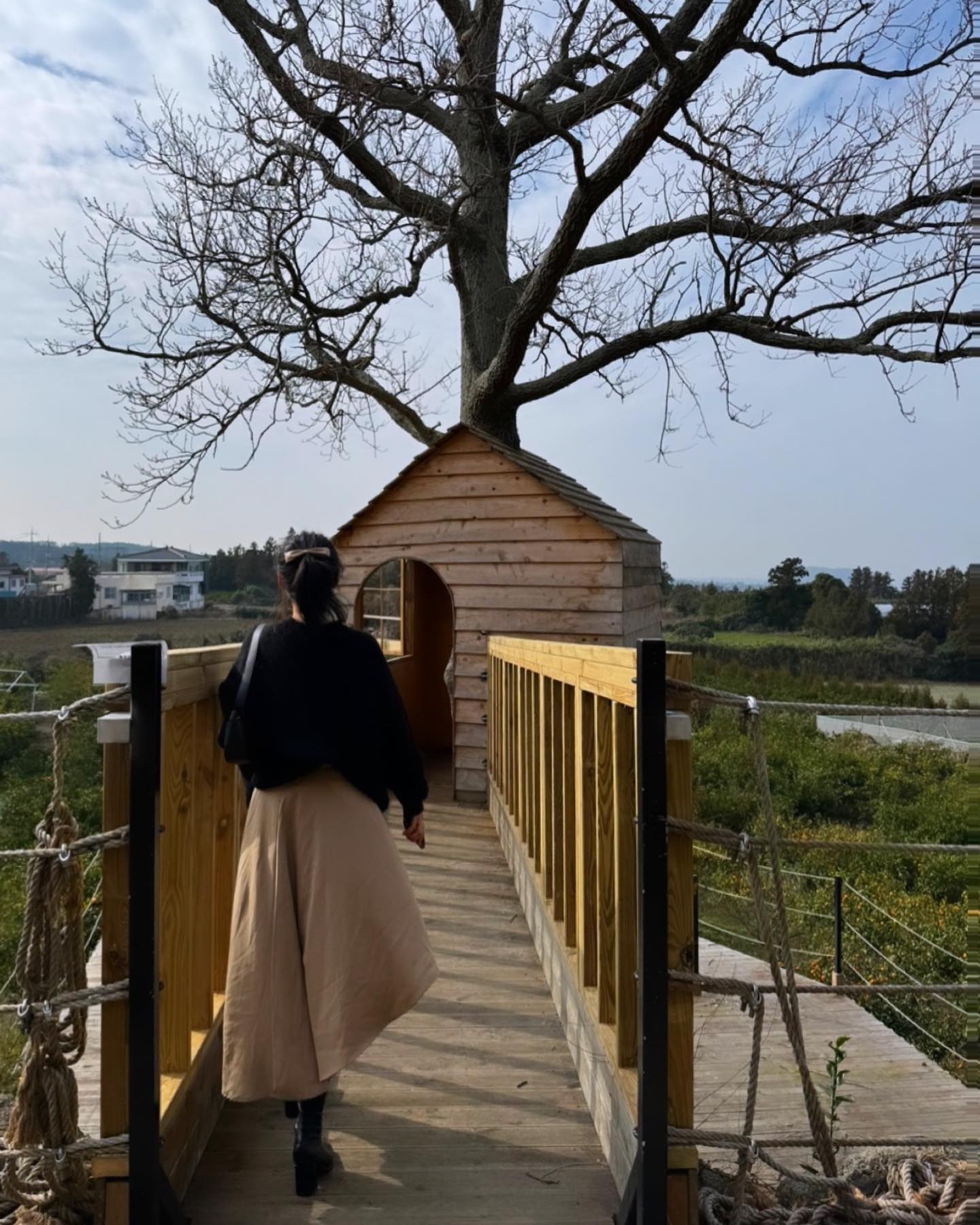 #협찬 #웃뜨리 #베이커리카페 

오두막 포토존이 있는 베이커리 대형 카페
#웃뜨리 

오늘 처럼 날씨 좋은 날에 아주 딱인 웃뜨리 💙

야외에는 넓은 걈귤 밭 과 이색적인 오두막 포토존 
실내에서든 야외에서든 포토존이야 

빵도 뷰도 미쳤다 진짜 😝

🔅제주 제주시 애월읍 광성로 213 베이커리 카페
🔅매일 08:00-18:00
🔅웃뜨리 wootri_ 
.
.
.
.
#애월빵집 #제주도베이커리 #애월베이커리 #제주빵집 #애월카페 #제주카페 #제주웃뜨리 #웃뜨리 #제주빵지순례 #벚꽃명소