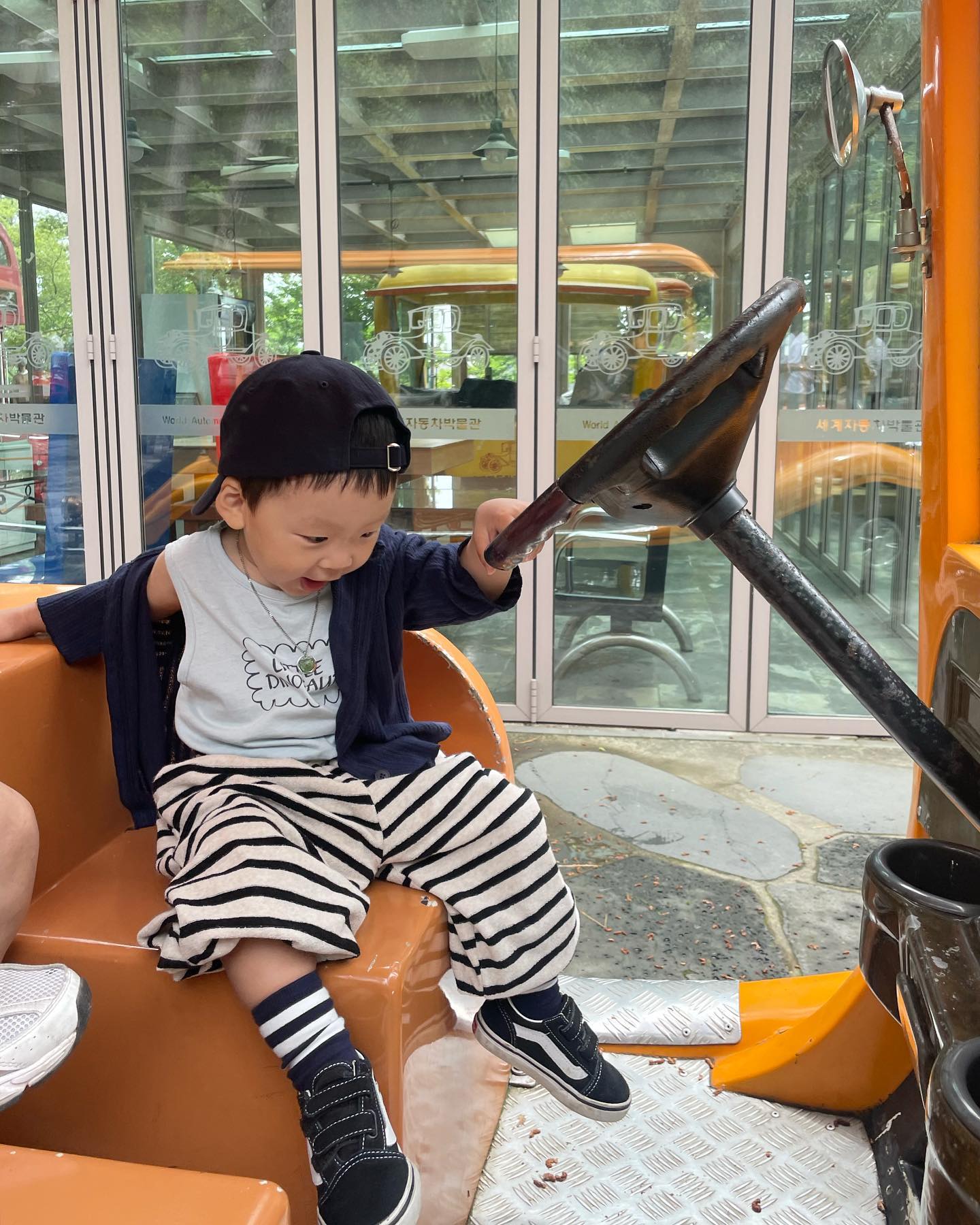 D+682
비와서 급 목적지 변경으로 간 자동차 박물관
진짜 기대 안하고 갔는데 빠방이들 덕분에 유준이가 너무너무 좋아했던 곳🚖🚘🚔