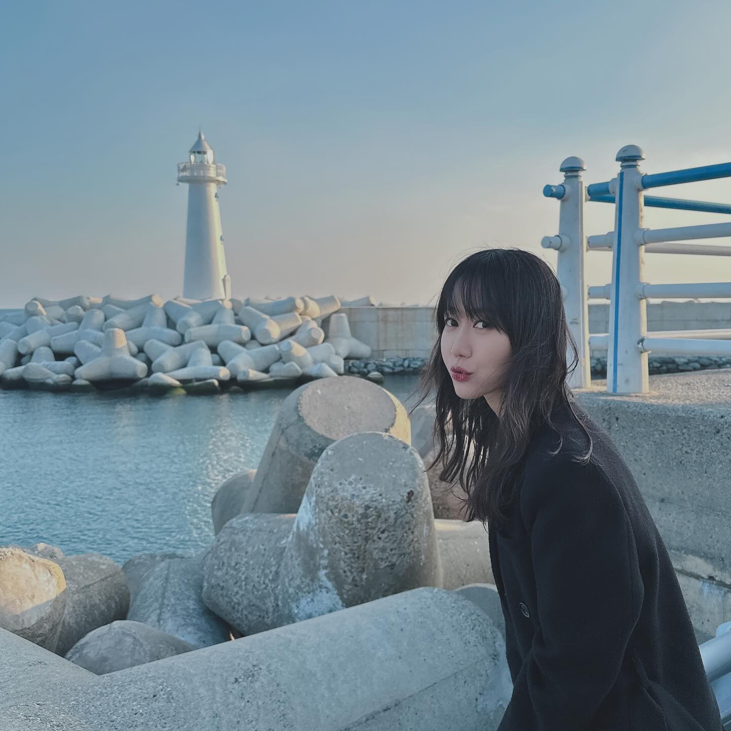겨울바다만의 청량하고 아련한 감성💖
이곳은 부산 현재 가장 핫한
청사포 캡슐열차 타는 #블루라인파크 앞의 등대에요
열차시간 기다리며 둘러보며 산책하기 딱조아요🫶🏻

#찐부산여행 #지나투어

#부산여행코스 #부산여행코스추천 #겨울여행지 #겨울여행지추천 #캡슐열차 #부산사진찍기좋은곳 #데일리룩그램 #데이트룩코디 #koreatour