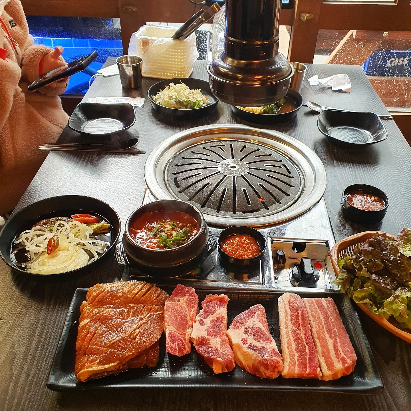 #협찬 #충무로 #고기 #맛집 #연락 #🔥

🥩 돼지모듬 🥩
(꽃목살+오겹살+돼지양념갈비+야채꼬치+우렁쌈장) 

우왕 〰️ ‼️

#지글지글 소리 조오코 ➰️💓

#맛 도 조오코 ➿️ 💓

다양하게 맛나게 ~ #냠냠 😋!!

#힐링 + 아쥬 #나이스 - 👍🏻

#충무로맛집 #충무로고기집 #충무로돼지갈비 #충무로회식장소 #충무로삼겹살 #충무로소고기 #을지로맛집 #을지로고기집 #을지로돼지갈비