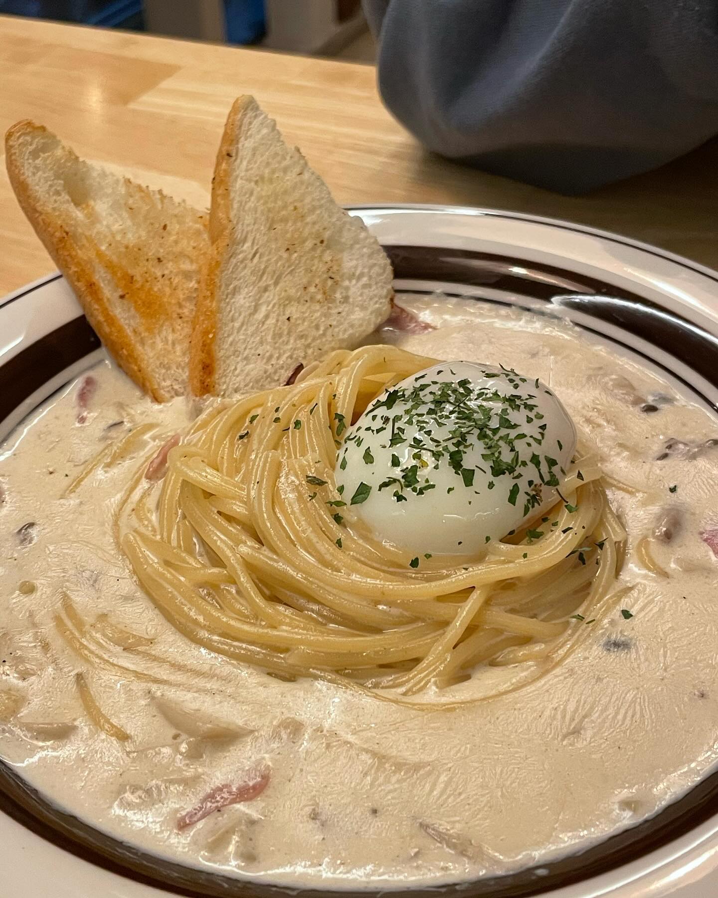 분위기도 좋고 음식도 너무 맛있었던 마곡 파스타인카페🍝 
지니는 까르보나라 어른들은 매콤 봉골레! 마무리 디저트까지 완벽했다!
오랜만에 이모랑 셋이서 하는 데이트라 더 신이났던 지니와의 행복한 저녁💓