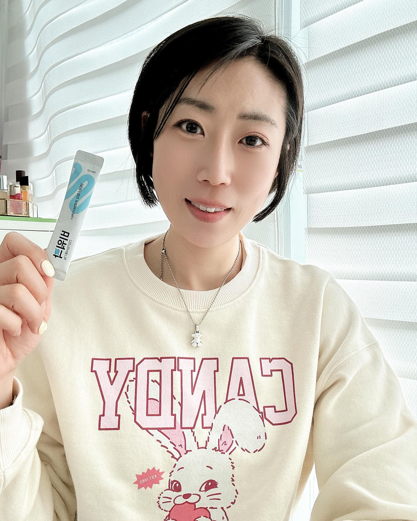 #광고
우리몸에 면역세포가 가장 많이 살고 있다는 장!
장건강을 위해 꼭 챙겨야하는 유산균~!!
요즘 다이어트 하면서 스트레스도 이만저만이 아닌데
스트레스 관리에 도움을 주는 테아닌이 함께 들어있는
#비워락 #유산균 으로 챙기고 있어요!

유익균의 먹이인 프리바이오틱스.
차세대 유산균인 포스트바이오틱스 2종까지!!
알차게 챙길수 있더라구요.

맛있는 키위맛의 분말타입으로
어디든 상콤하게 챙겨먹고 있어요 ^^

장건강도 챙기고!! 스트레스도 팡팡 해소하고!!!
아자아자!! 다이어트도 화이팅 ᕙ(•̀‸•́‶)ᕗ

daygest_official
#비워락 #테아닌 #유산균 #과민성대장증후군 #프로바이오틱스 #변비 #프리바이오틱스 #비피더스균 #수험생유산균 #꿀잠유산균