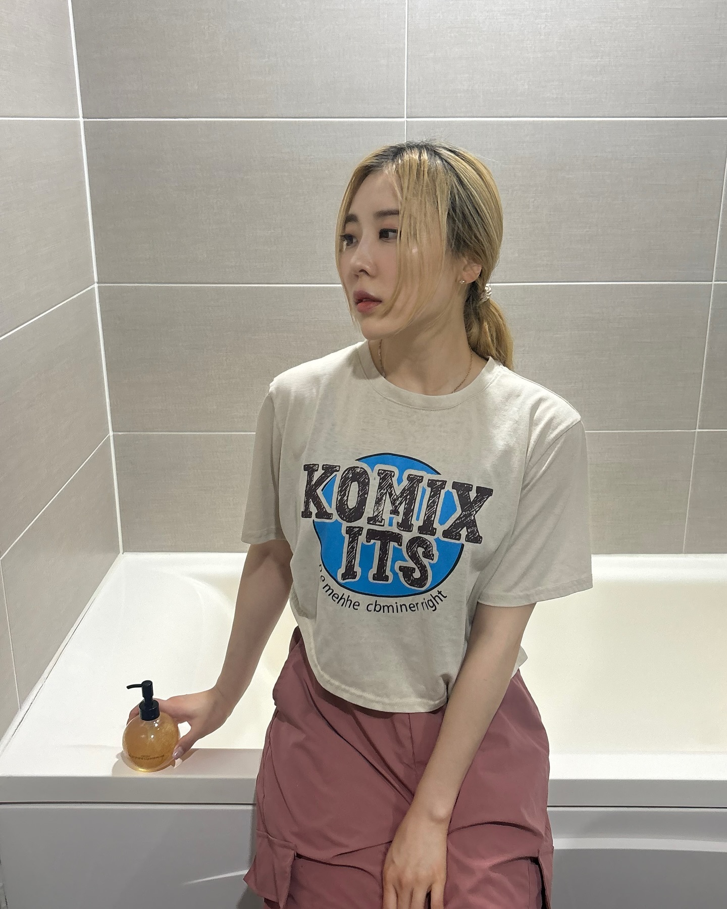 #협찬 fortuna.kr.official 
애정하는 친구네 놀러갔을 때도 챙겨간 잇템🍐
보기에도 예쁜데 사용하기도 좋은 포투나의 클렌징제품🤍🩶💛
스크럽과 클렌징을 한번에 할 수 있는 제품이라니!!🙊
메이크업도 지우고 블랙헤드제거 각질제거 까지 되어서 피부관리를 자연스럽게 할 수 있어요😆
올인원 제품이라 색조 화장도 잘 지워져거 클렌징오일이나 리무버를 따로 쓸 필요가 없구 지우기 힘든 마스카라까지 잘 지워져서 넘 좋았어요!!👍🏻

구매는 아래 공식몰에서 확인 가능합니다😎
https://e-fortuna.co.kr/

#클렌징오일 #클렌징오일추천 #블랙헤드 #모공 #모공관리 #피부관리 #각질제거
#비건 #비건뷰티 #천연화장품