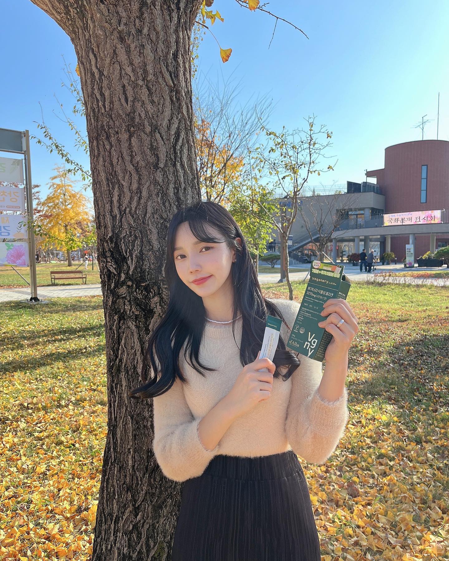 #협찬 

다른 영양제는 안먹어도
맛있고 1일 1포로 간편해서 
꼭 챙겨먹게 되는 콜라겐 부스터🍃

식물성 콜라겐 부스터가 함유되어 있어
채식주의자 중 비건까지 섭취가능한 
콜레겐 부스터!

시너지 효과를 위한 비타민 5종과 
피부 보습에 도움을 주는
히알루론산 함유로 부족한 영양소까지 
채울 수 있어서 일석이조 💚

#비거너리 #veganery #달바 #비거너리콜라겐부스터 #달바콜라겐부스터 #식물성콜라겐부스터 #비건콜라겐부스터 #콜라겐추천 #맛있는콜라겐부스터