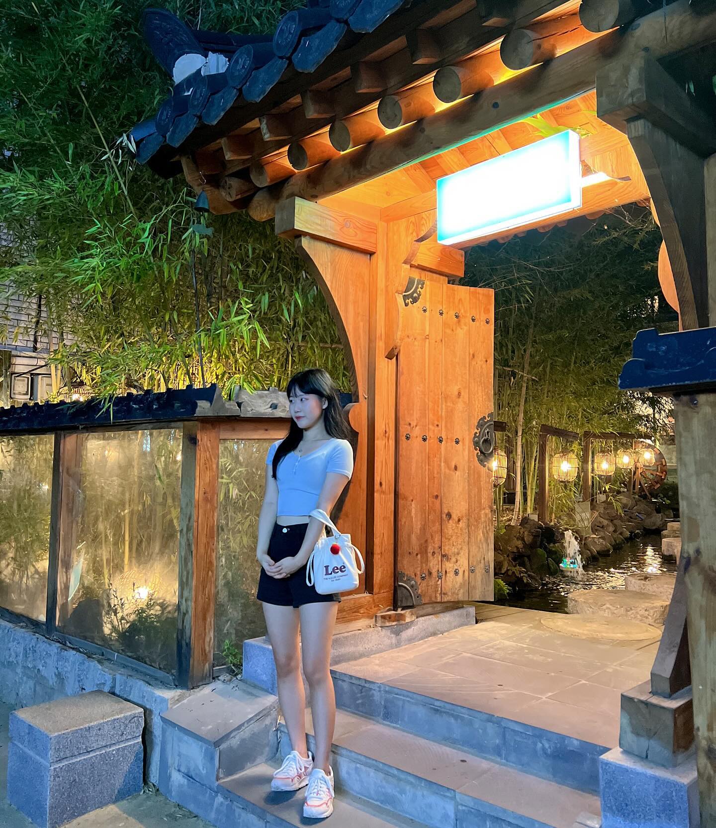 ❣️
#카페투어 #우림 #상주 #상주카페 #한옥카페
밤이라 더 이뻤던 곳 ✨
그나저나 여름 언제가니..?