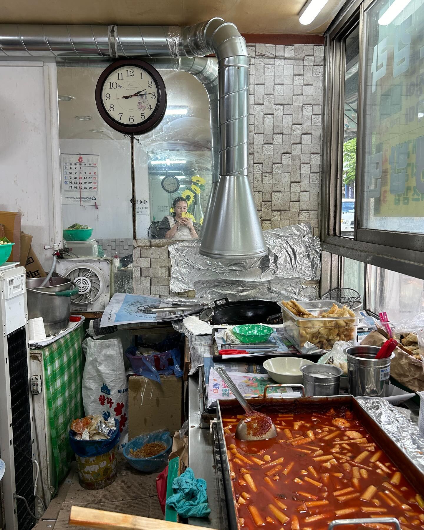 오널은 날씨가 하도 조아서 굳이굳이 아기띠 메고 나갔다왔다!
왕십리 떡볶이 3대장 만나, 악어, 행복! 근데 난 밀떡이 더 조아서 만나 떡볶이가 젤 맛있고 행복은 김말이가bb 밀떡만세
민성픽 바코드커피도 다냐옴 ☕️ 뉴왕라는 뭘깝 ^^