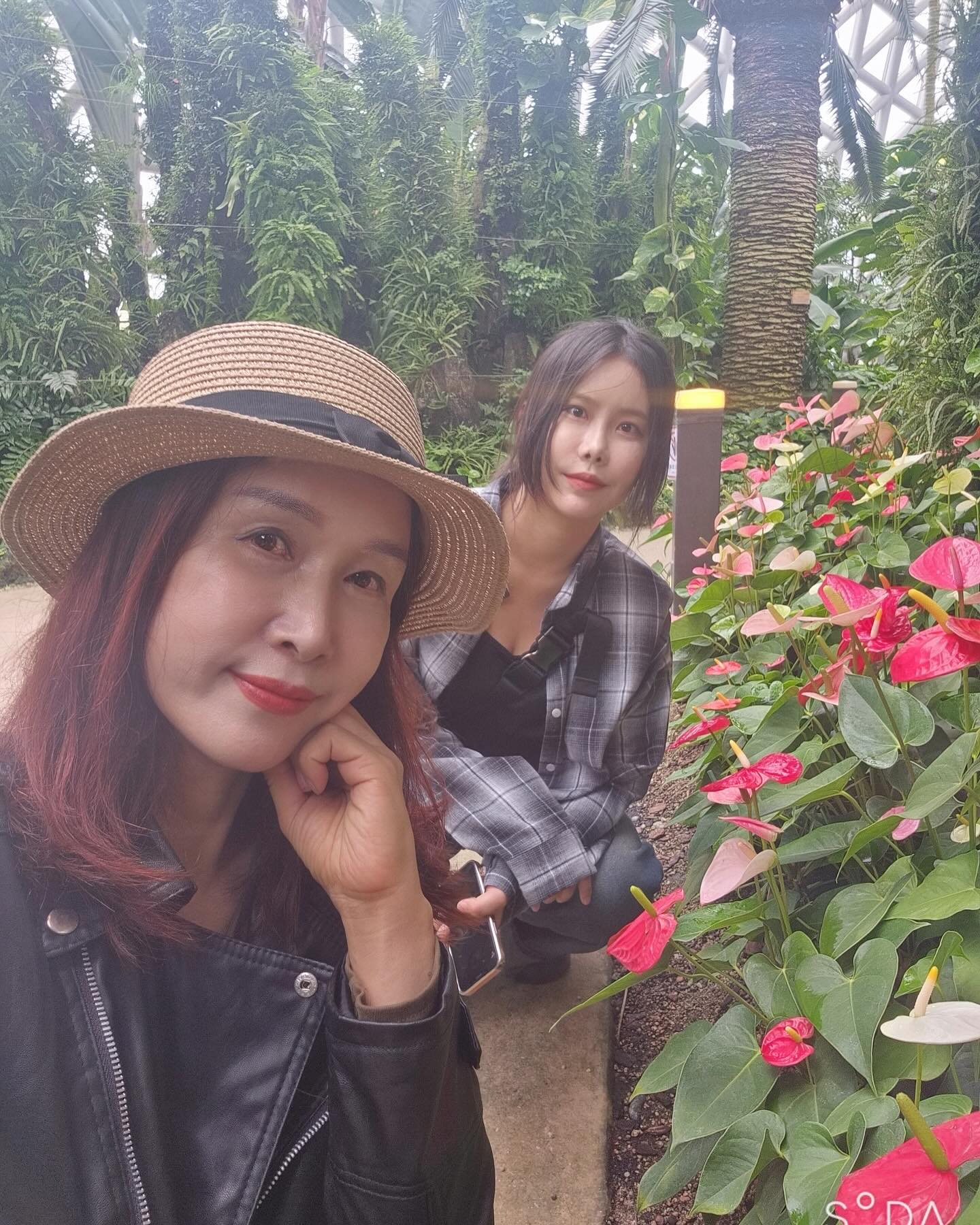 🌿🌳🌴식물원
_
_
#거제도 #식물원 #가족 #엄마 #아빠 #ootd #공휴일 #멸치쌈밥 #새우 #멸치회무침