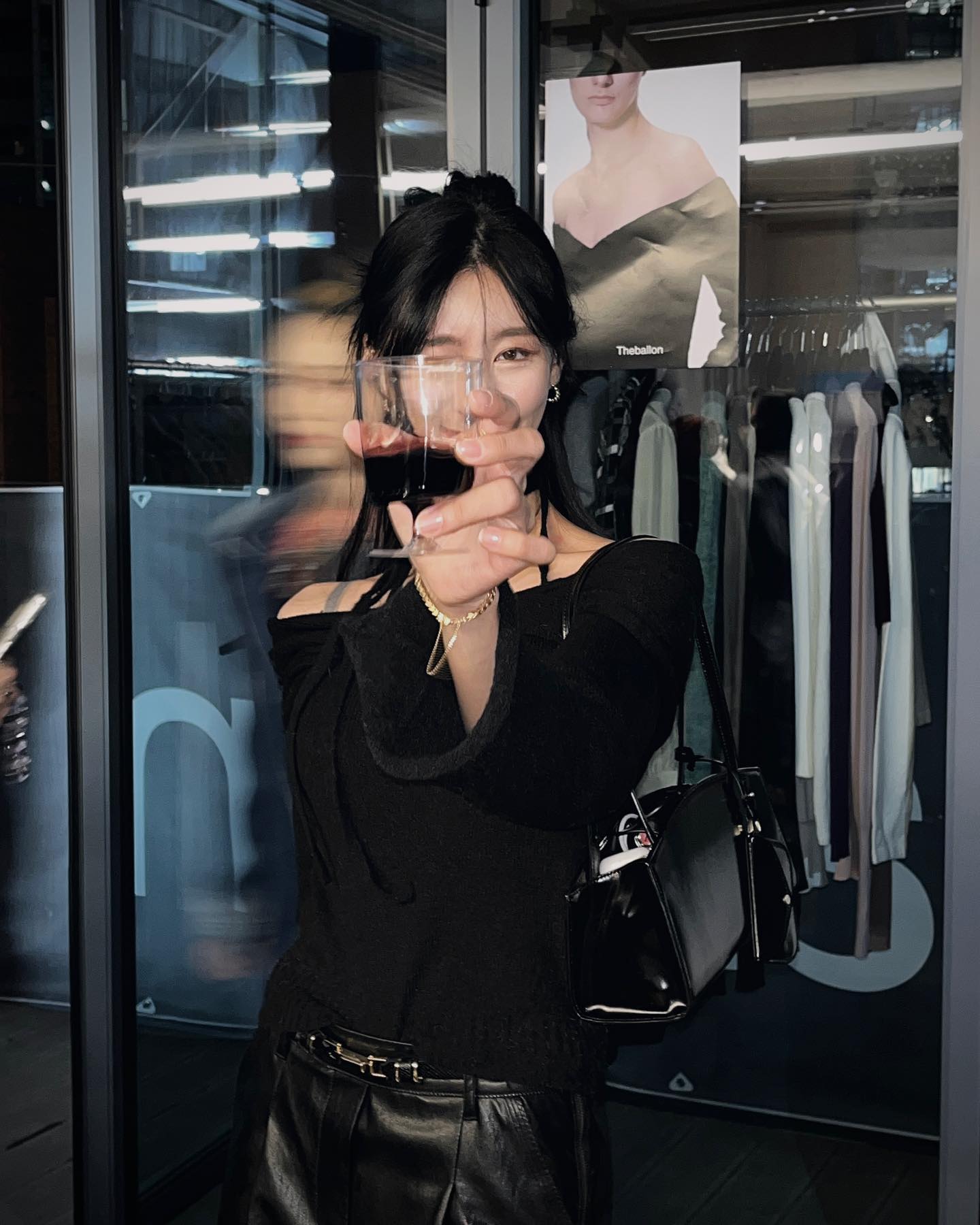 Thank you for the invitation. theballon_official 

지난주 더발론 #vip 오프닝파티 다녀왔어요.
반가운 얼굴들도 많이 만나고 함께한 그녀들과 즐거웠던 날

더발론만의 감성을 가득 느낄 수 있었던 🖤
“pop-up store ~12/15”