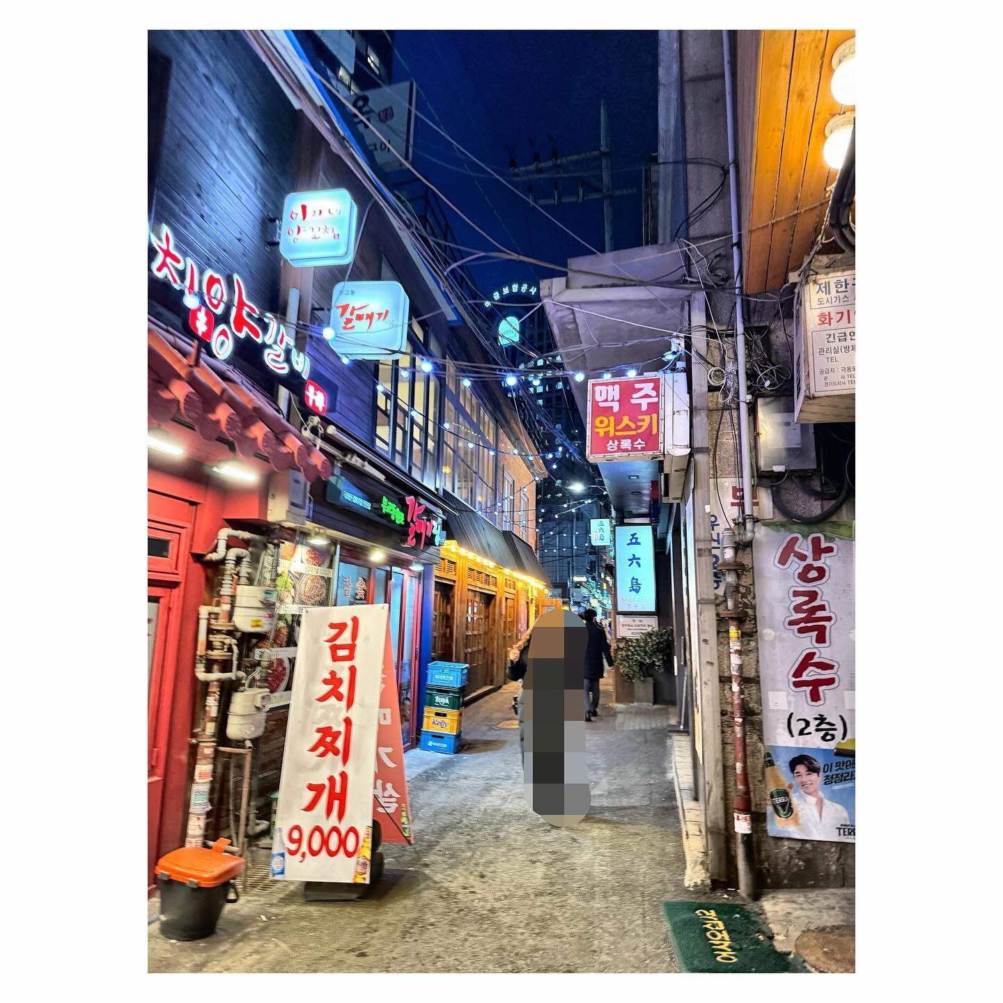 ⠀
무슨말이 필요함??🫣
긴말 필요없음😳
너무 맛있음🐷🐷🐷
순식간에 순삭가능😋
입에서 살살녹음😍
히레사케도 쓰러짐😚
어느추운날 최고의 메뉴🐡
집근처 생대구탕을 먹으며…
내가 너무 맛있어하니,
“이건 그렇게 쓰러질맛은 아니야!!😌”
이러더니 델꼬가서 사준 쓰러질 맛😱👍🏻
진짜 맛있음🤗
2차는 축구보며 먹맥🐟🍻
축구는 음…😧
.
.
#먹스타그램🍴 #맛집스타그램 #을지로입구맛집 #철철복집 #줄서는집 #고니구이 #깜놀맛 #입에서살살녹음 #어느추운날 #먹방투어 #친절한투덜씨 #일상기록📷 #소통🙆