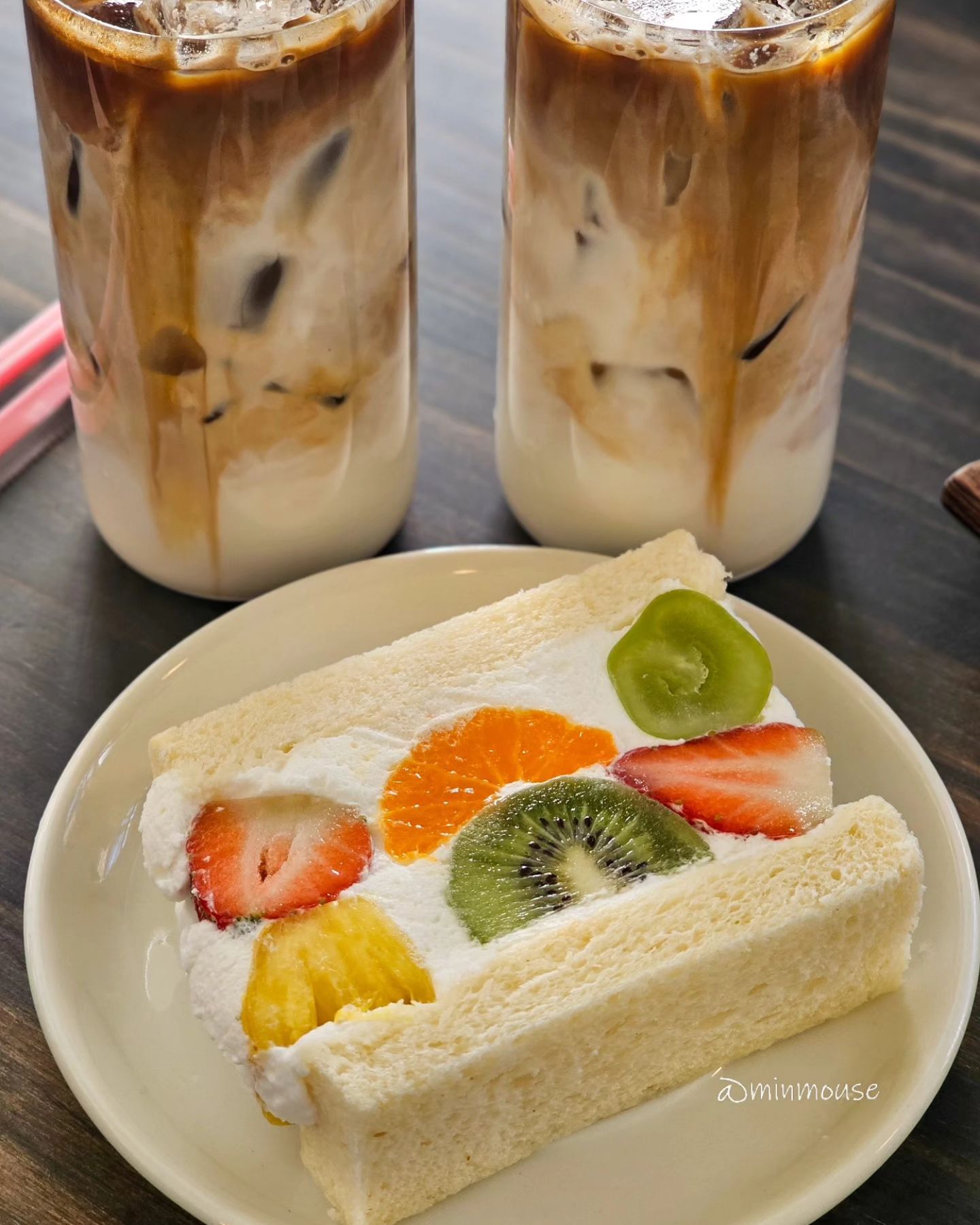 #고려대카페

처음 접해본 #후르츠산도 ! 🍓🍍🍊🥝🍞

#민마우스_서울