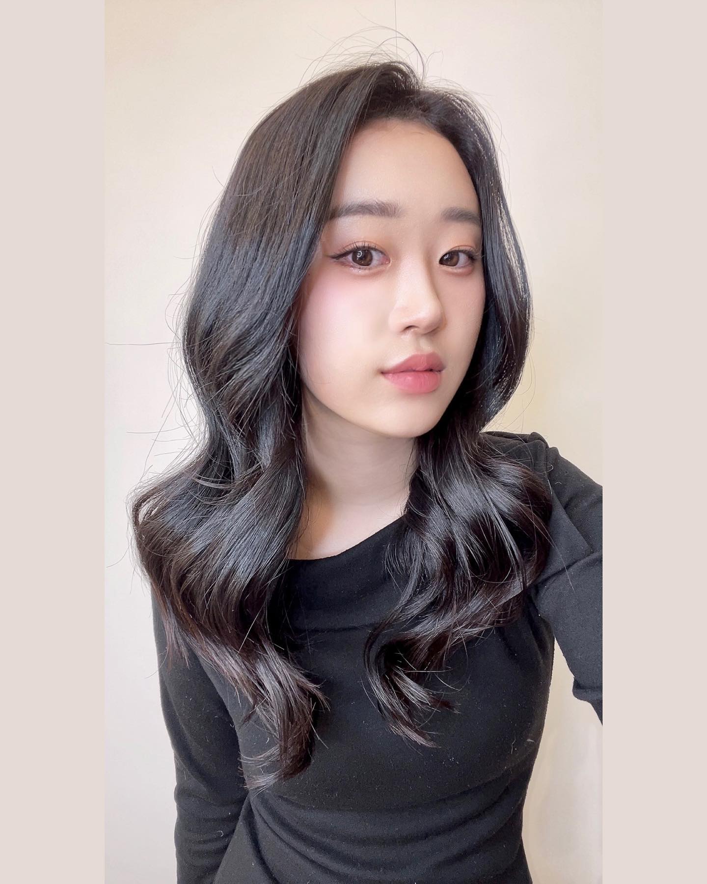 새치도 많고 머리색도 얼룩졌었는데 세인쌤이 너무 커버 잘해주셨다🥹 드라이도 개 잘해쥬심..👍🏻