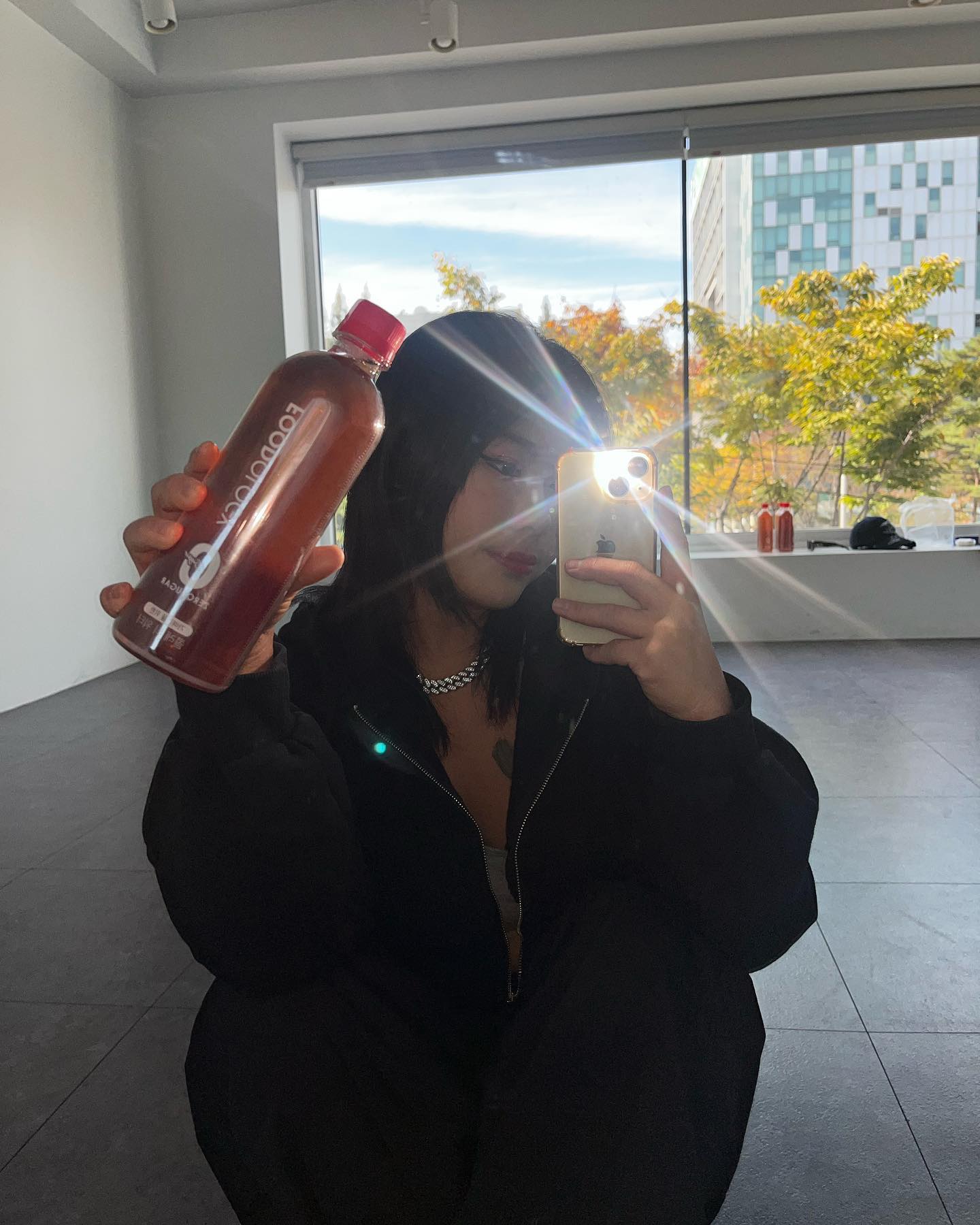 #협찬 
foodology.official foodology.official foodology.official 
GS25에서 언제든 구매 가능한 서현의 빨간물 콜레 티 워터 💋

연습할 때나 수업할 때 꼭 챙기고 다닌답니다❤️
콜레 티 워터는 무설탕, 저칼로리, 디카페인 음료로 부담없이 마시기 좋아요! 

수분은 빠르게 채우고 몸은 가볍게 해주기 때문에 땀을 많이 흘리는 댄서들에게 딱 맞는 음료💧❤️
새콤달콤한 히비스커스 맛이라 질리지 않고 너무 맛있어요!!

#콜레티워터 #빨간물 #편의점신상 #푸드올로지 #GS콜레티워터 #GS신상 #제로음료