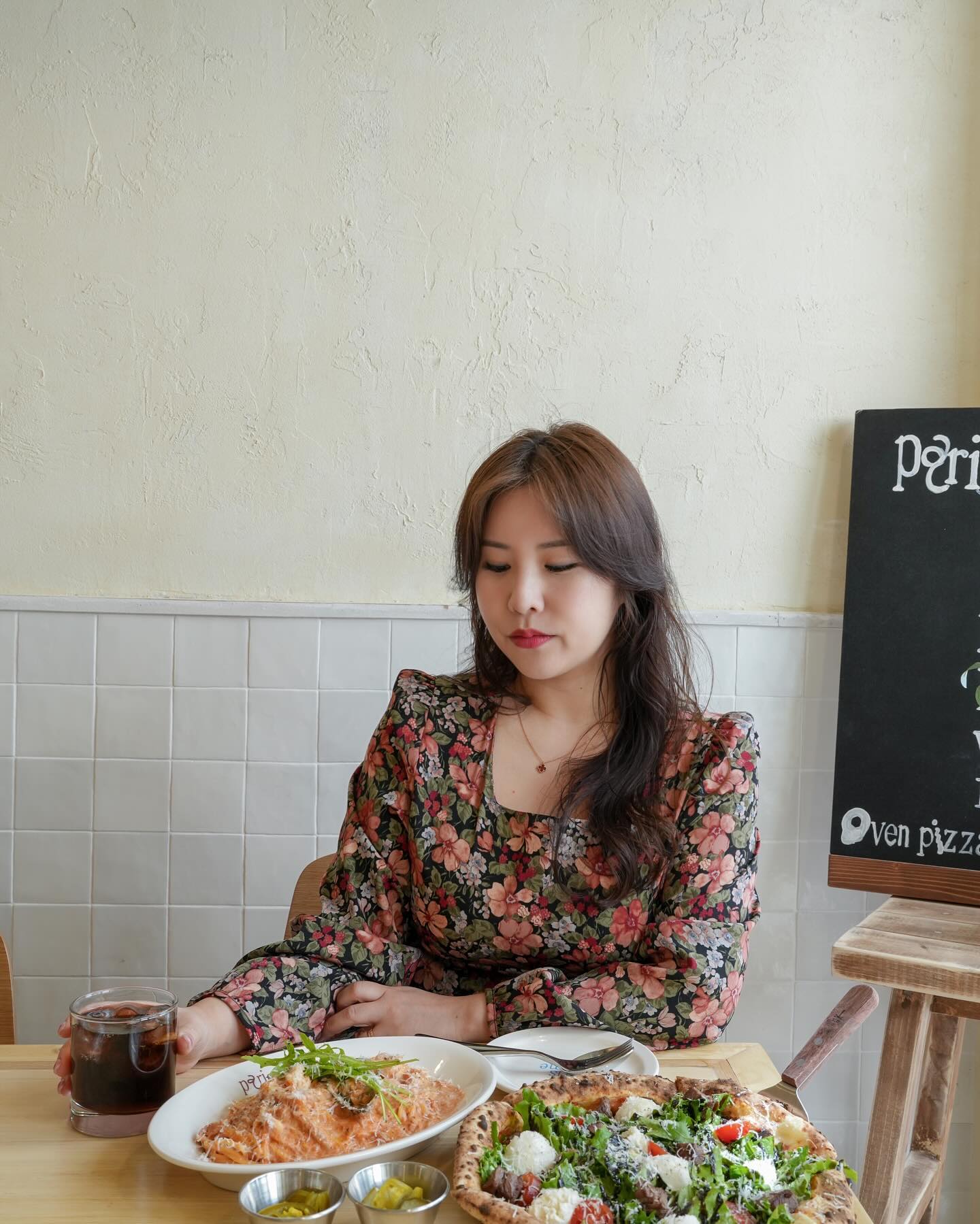 유럽느낌을 가득 느낄 수 있는 빠리꼬미,

외부, 내부 인테리어 모두 따스한 유럽 느낌 한가득 너무 좋다💛

피자는 화덕피자라 무조건 시켜아한다구요❣️
파스타도 소스 꾸덕하니 너무 맛있..🧡

애견동반이라고하니 댕댕이들 데리고 모두들 오면 좋겠다구요😊