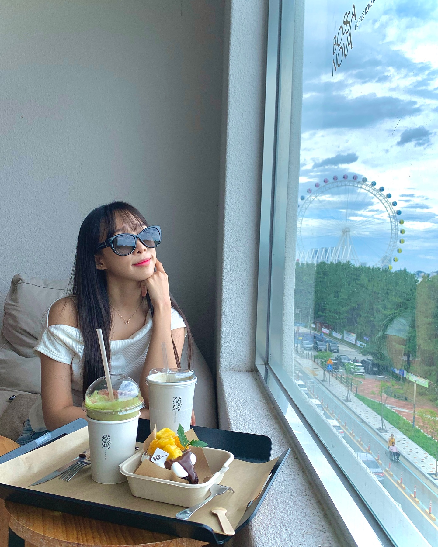 속초 보사노바 ☁️🌊🍃
사람 넘 많아버렷,, 근데 바로 뷰 명당이 뿅“ 나타나버리기💖
내올굴 믓지게 썬구리끼면 떵파리너낌으로 바뀌는 매직-😎✌🏻
.
.
#속초여행#속초카페#속초바다카페#보사노바#카페스타그램
