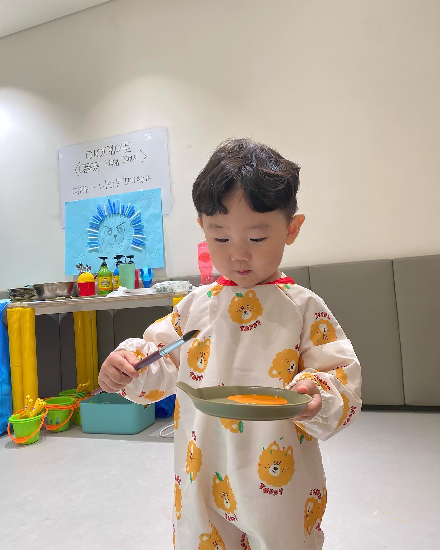 #버라이어티미술 
#아이엠아트 
나의 고달픈 육아를 위해 신청함🫠

집에서 해주지 못하는 미술놀이를 할수 있어서 너모 좋아❤️

첫수업부터 재밌게 잘 했다 🎨🖌️
두달간 잘 해보자 꼬마 화가!!