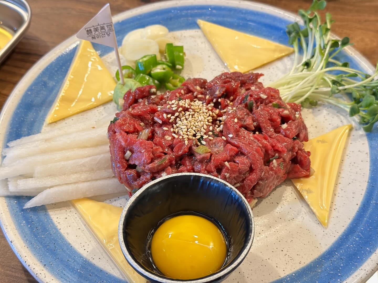 #협찬 

너무 맛있었던 #한우육회 맛집
술을 못먹는 나는 음료수와 먹기😅😅

#혜미선당 #춘천맛집