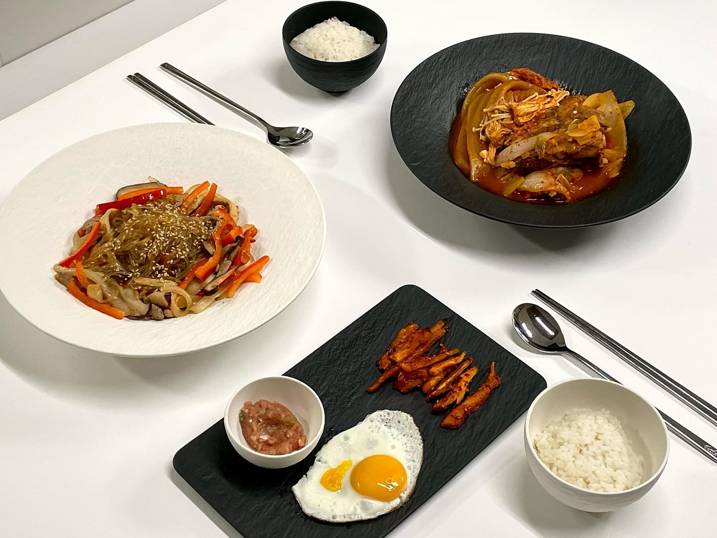 👨🏻‍🍳 : 등갈비 김치찜&엄마반찬⠀
⠀
 명절 끝나고 나면 좋은점 : 양가에서 싸주신 반찬덕에 메인 하나만 만들어도 맛있게 저녁밥상 즐길 수 있음😋⠀
⠀
⠀
#명절음식 #등갈비김치찜 #잡채 #도라지구이 #저녁밥상 #가을메뉴추천 #여름메뉴추천 #여름식단추천 #레시피공유 #저녁메뉴 #점심메뉴 #요리스타그램 #요리레시피 #요리하는남자 #신혼부부일상 #신혼부부밥상 #신혼부부스타그램 #선팔 #맞팔 #좋아요 #좋반 #팔로우 #소통스타그램 #맞팔환영 #fff #f4f
