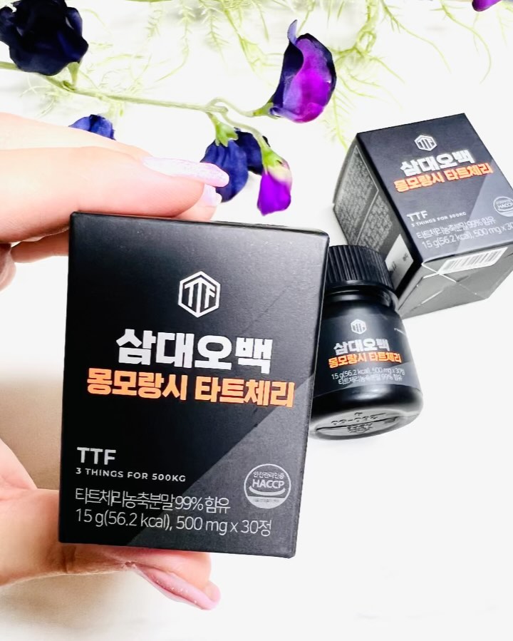 #협찬 #삼대오백몽모랑시타트체리

저는 자기전에 엄청 뒤척이고 쉽게 잠에 들지 못하는 스타일이예요그래서 타트체리를 먹어봤는데 효과가 너무 좋드라구여~

숙면에 도움을 주는 타트체리는 일반체리보다
비타민함량이 높고 안토시이닌이 풍부하다고 해요~

삼대오백 타트체리는 튀르키예 산 농축분말 99% 몽모랑시 타트체리로 
하루에 한 알만 먹으면 되니까 간편하고 실제로 먹어보니 뭔가 활력이 도는것같아요👍🏻
하루 1알 자기전에 섭취를 권장하고~크기도 작아서 너무 만족!!

한 박스 한달 분 5900원으로 가격도 합리적이라 너무 좋네요~

“캐시리뷰와 삼대오백에서 무료로 제품을 제공 받아 작성하는 후기입니다.”
 #삼대오백 #몽모랑시 #타트체리 #베타카로틴 #숙면 #협찬 #캐시리뷰 #캐시리뷰체험단