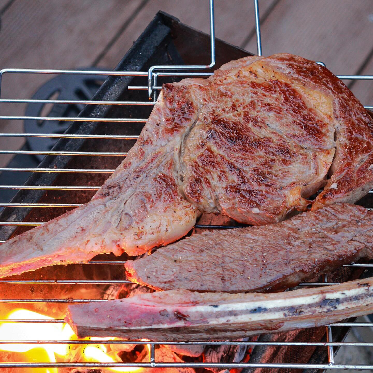 🥩협찬🥩 이게 바로 소고기지!😋

 
역시 캠핑에는 고기죠?
퍼스트마블(first_marble__)
토마호크와 우대갈비 좀 보고 가세요!🥰

✔️ 토마호크 미친 두께 3cm
✔️ 우대갈비 마블링 함유율 up! up!
✔️ 뼈 잡고 뜯어야 맛있는 토마호크, 우대갈비

손도끼 모양의 토마호크 크기가 어마무시 하죠?
우대갈비도 큼직!!
숯불로 구우니까 더더 맛있지 모에요😋

넷이서 진짜 배터지게 먹은 소고기!!
초이스등급 중 좋은 품질로 엄선해서
가성비도 대박!👍

퍼스트마블 꼭 기억하셨다가
캠핑가기 전에 주문해보세요!
푸짐한 소고기 파티가 가능합니다!😆

일단 소고기로 가자! 퍼스트마블🥩
ଘ(੭*ˊᵕˋ)੭ ➳❥ first_marble__ 

#토마호크 #우대갈비 #퍼스트마블 #소고기 
#캠핑음식 #캠핑요리 #펜션요리 #명절선물 
#명절선물세트 #캠핑 #캠핑고기 #홈파티 
#캠핑바베큐 #바베큐