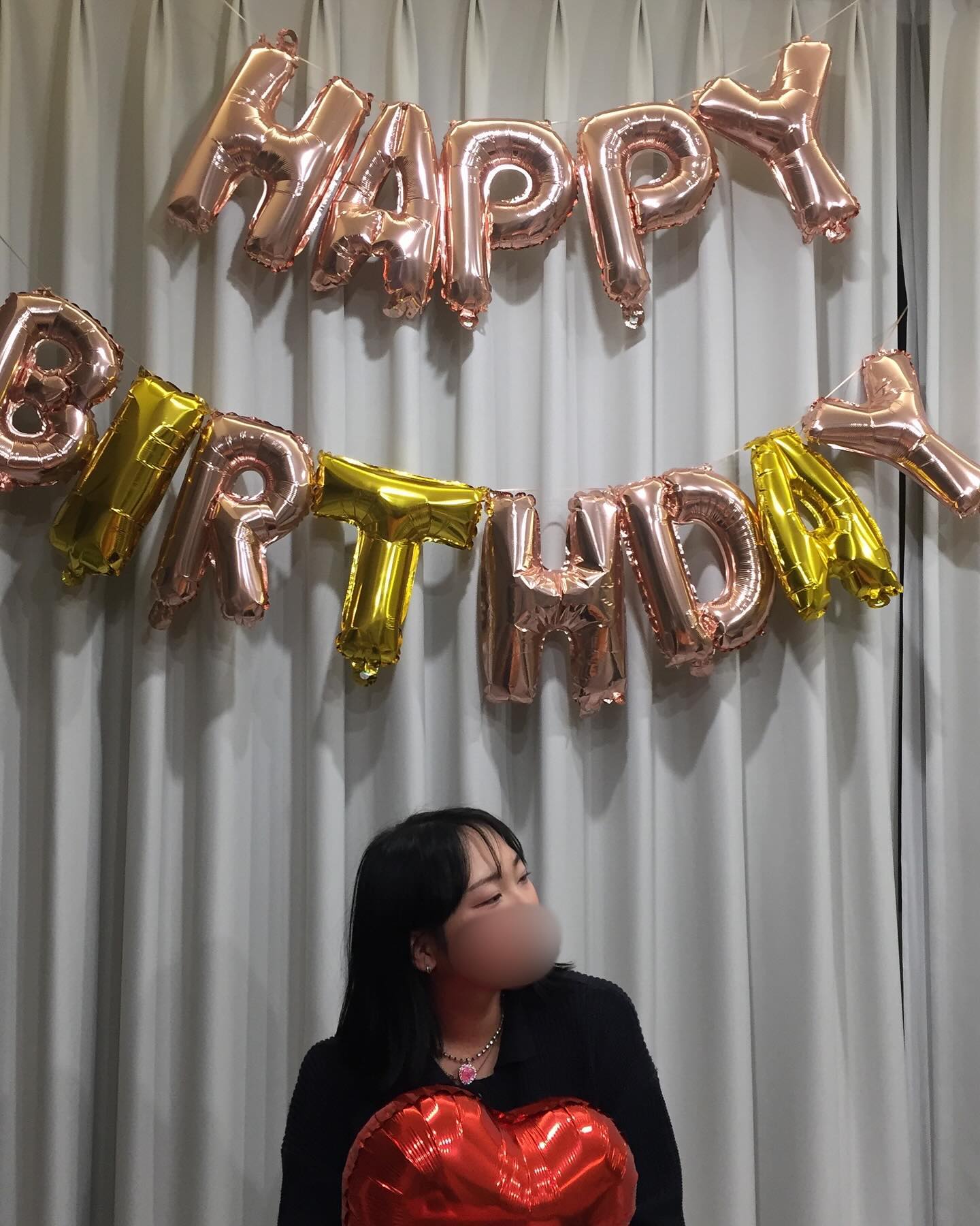 HAPPY BIRTHDAY TO ME🎉🎂
.
.
.
#06 #고딩 #고3 #고딩스타그램 #생일 #생일스타그램 #파티룸 #반신사진 #케이크 #투썸 #투썸플레이스 #스초생🍓 #공주 #하트 #풍선 #오반 #축하해 #아이폰6 #맞팔 #팔하면팔 #좋반 #좋아요반사 #선팔후댓 #댓글환영 #디엠환영
