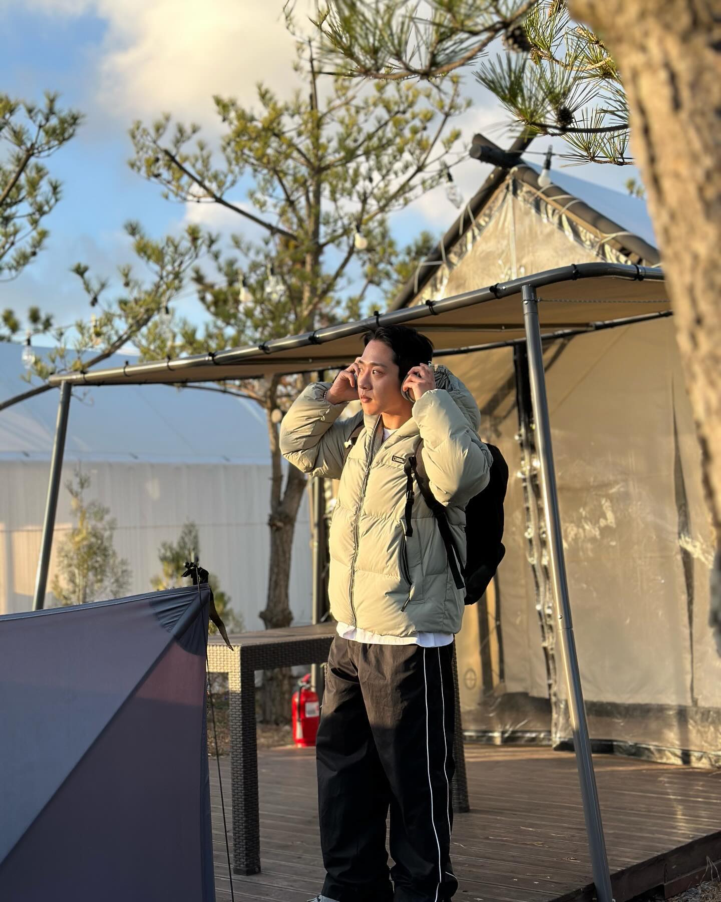 #광고 [내셔널지오그래픽]

내셔널로 패딩종결,
이쁜 캠핑템 찾으신다면 무조건이예요‼️

적당한 숏기장과 여유로운 핏의
퀄리티 높은 디테일까지 마음에 쏙
들었던 골든몰 패딩✌️
라이컨 카키 컬러는 실물깡패

-N234UDW120
골든몰 숏 구스 후디 다운점퍼
LIVHEN KHAKI
.
.
.
natgeokorea 
.
.
#네셔널지오그래픽 #골든몰 #골든몰패딩
#숏패딩 #남자숏패딩 #패딩코디
#패션인플루언서 #OOTD
