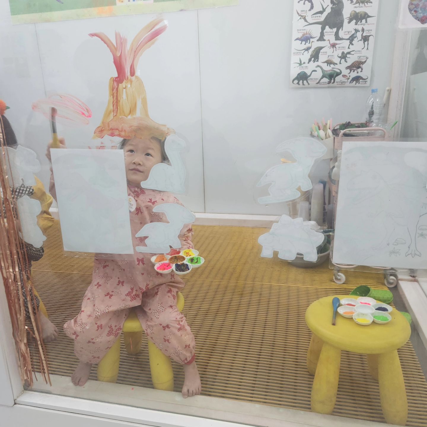 #1713일

이번 미술놀이 컨셉은 공룡친구 색칠해주고 
다시마 슬라임으로 즐거운시간 ㅎㅎ

#물감아놀자마곡점 #기다려지는수업 #슬라임 #회원권추천