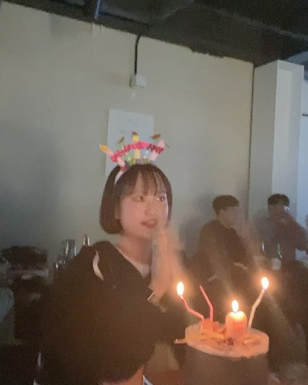 🎉우당탕탕 생일 파티 (2/3) 🎁
요즘 이것 저것 할일두 많구 해서,,
이제서야 올리는 두번째 파티 영상!
챙겨준 seok__goori s_rimm__999 고마워 ᐕ
생일은 11월이였지만 끝나지않아따,,!
뒤에서 와랄라 축하해준 seuli_l ❤

#생일파티 #11월생일 #찐서른 #재밌었다