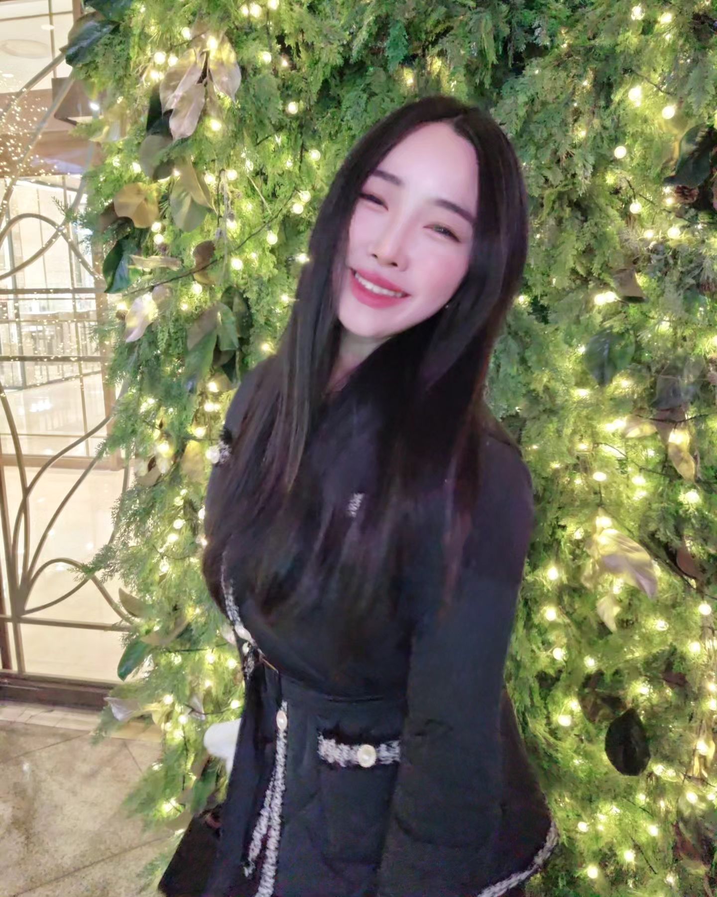 볼빨간사춘기☺️진짜이제 크리스마스가 코앞인가보당 이갬성넘죠타흐흐☺️☺️
.
.
.
.
.
.
.
.
.
.
.
.
.
#롯데백화점본점 #크리스마스 #selfie#셀스타그램#얼스타그램#유튜버#크리에이터#일상#소통#맞팔#팔로우#follow#followback#daily#오오티디#ootd  #selca #selstagram #influencer #follow4followback #followbackalways