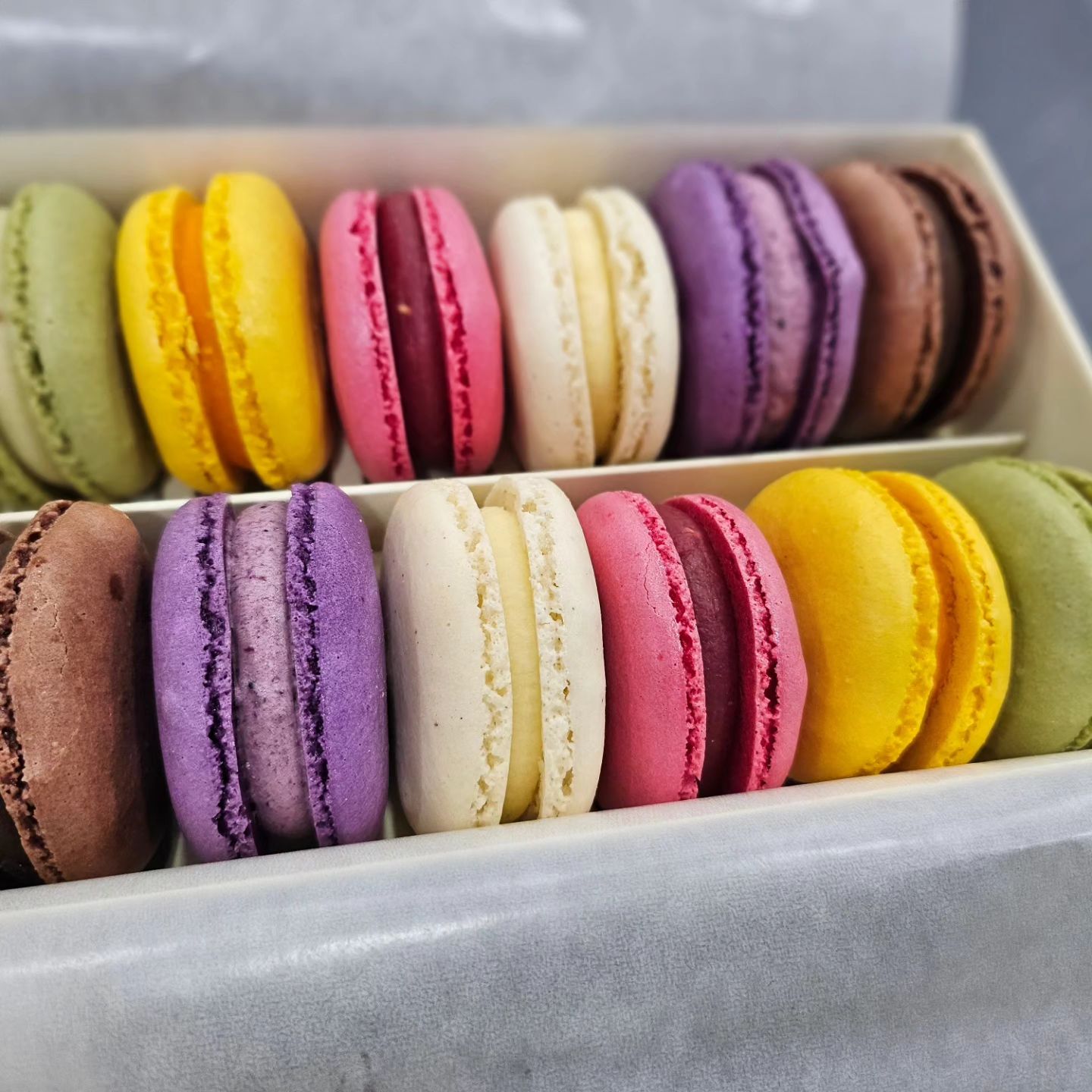 당 떨어지는오후  달달 마카롱
달카롱 하나 입에 쏙
칼로리는 잊자 ㅎ
#마카롱#달카롱#마카롱선물