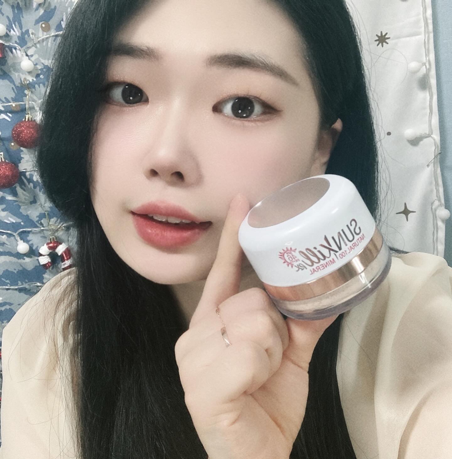 #협찬 maxclinic 

📌유수분밸런스를 맞춰 번들거리는 유분을 잡아주는 노세범BB파우더

 ✔️착 붙는 사용감으로 자연스러운 톤업
 ✔️피부가 편한 무기자차 제품으로 선케어까지 가능
 ✔️12g 짐슴용량(대용량)으로 가성비 굳!
✔️쿠션이 부착되어있어서 파우더 가루날림 적음

 📍팁
얼굴(노세범파우더), 헤어(드라이샴푸), 팔다리(자외선차단제) 다양하게 사용 가능하다는 점!

#맥스클리닉 #썬킬RX #노세범 #무기자차 #노세범파우더