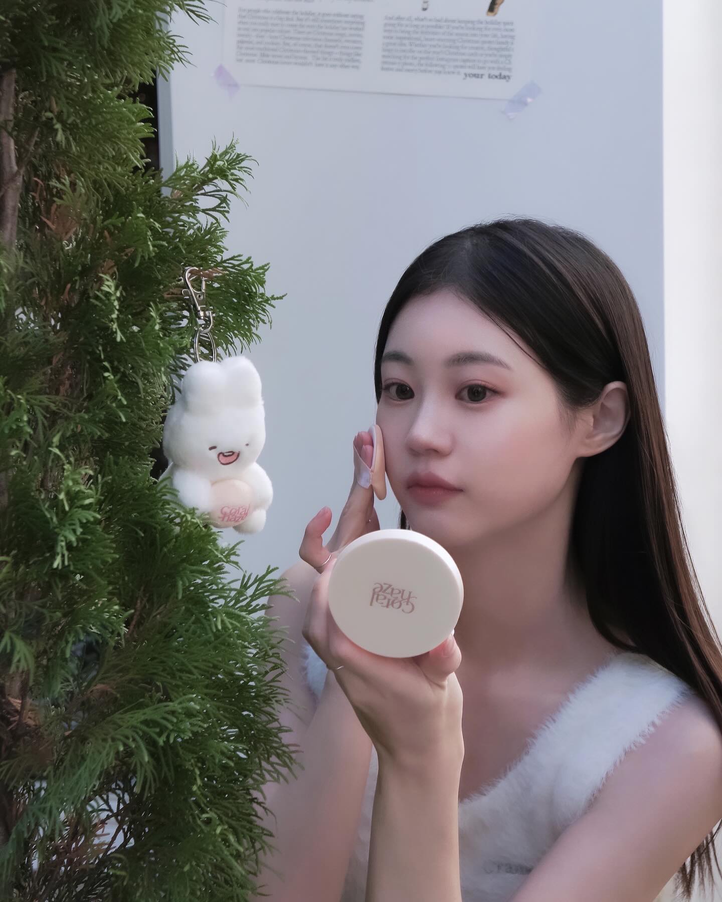 🎄🐰coralhaze_beauty

크리스마스 선물같은 코랄헤이즈x슈야 픽싱 블러 쿠션 패키지🤍
12월 5일까지 얼마 남지 않은 한정패키지에요~! 얼른 데려가세요!🐰

💝Fixing Blur Cushion #01 + Shuya key-Ring
Silky Glow Tone Up Base
Multi Makeup Spatula

💝
본 게시물은 코랄헤이즈로부터 제품을 #단순협찬 받고 작성한 게시물입니다.