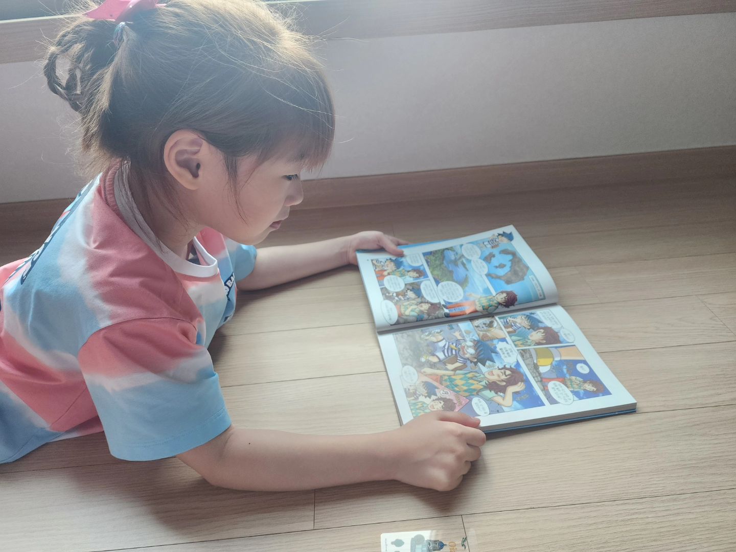 #협찬
.
.
세계도시의 #역사상식 , #문화상식 을
재미있는 만화로 만나볼 수 있는,
#보물찾기시리즈 !!.
이번 산토리니에서 보물찾기 역시
너무 유익하고 재미있어했답니다 ㅎㅎ
.
.

아름다운 에게해의 진주 산토리니!!.
너무너무 가보고 싶던 그리스의 섬인데요~
책에서만 보는 모습도 넘넘 아름답더라구요!.
아름다운 섬 산토리니에서 펼쳐지는
아슬아슬한 대모험도 재미있지만, 
산토리니의 랜드마크도 살펴볼 수 있고,
여행 가이드도 만나볼 수 있고,
산토리니의 문화상식, 역사상식을
쉽고 재미있게 만나볼 수 있어 넘 유익했답니다~
.
또 색칠놀이 페이지와 퀴즈 페이지도 있어서
아이들은 재미까지 챙겨볼 수 있었다는 사실!.
.
.
학습과 재미를 모두 챙기는
#세계도시탐험 만화 역사상식 시리즈!!.
우리 아이들과 초등역사 만화를 챙겨보시며
그 나라의 기본상식, 역사상식도 알아보고,
관광정보도 챙겨보며
세계지식을 쌓길 추천한답니다 ㅎㅎㅎ
.
​.
#산토리니에서보물찾기 #그리스산토리니 #세계도시 #초등역사 #역사만화 #초등추천도서 #미래엔아이세움 #아이세움 #북스타그램 #도서스타그램 miraen_iseum