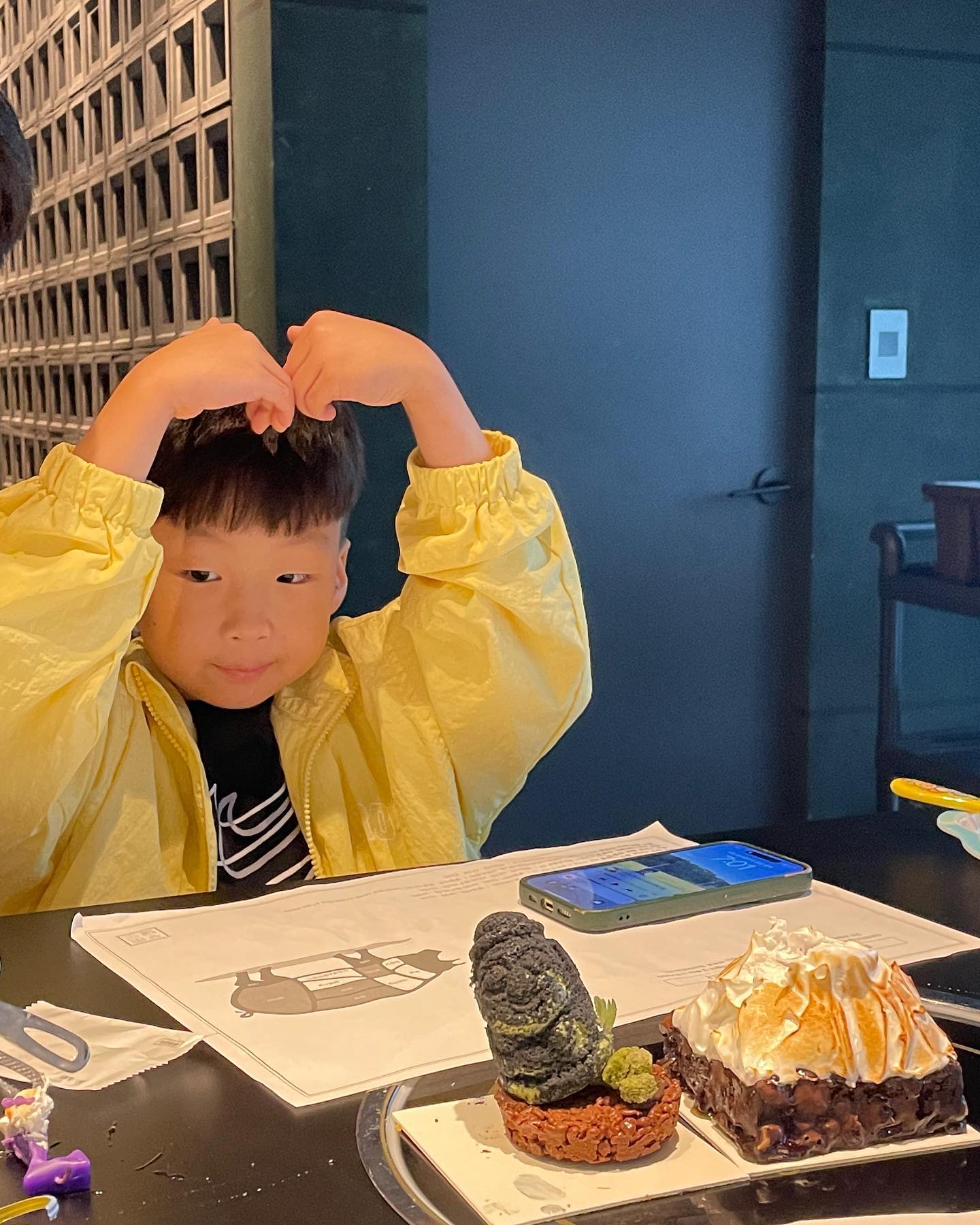 넷이찍은사진이 하늘에별따기
이번생일도 많이축하해 🤍
내년부턴 선물하나만...🤙🏻
#제주 #7번째생일 
#생일축하해 ❤️