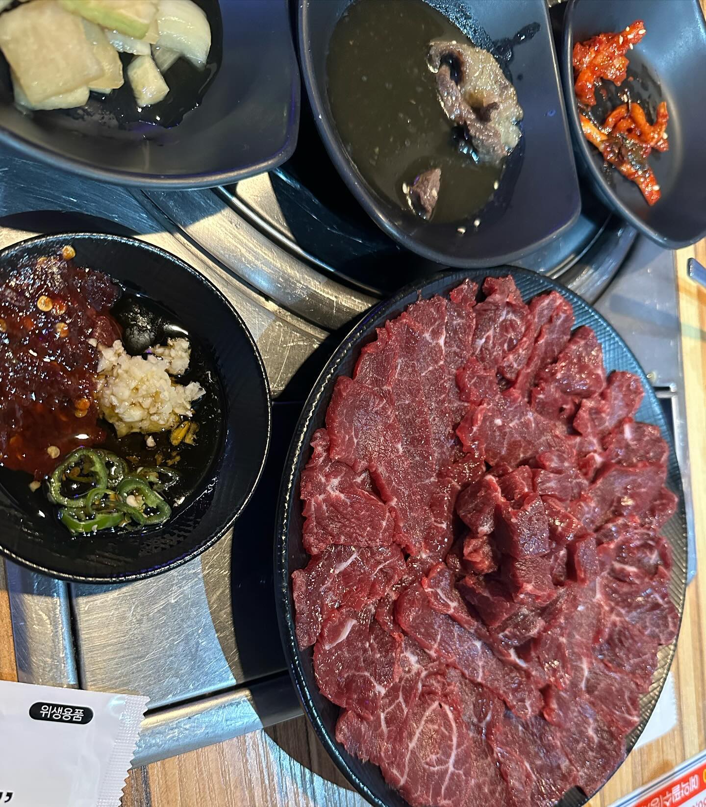 남친이랑 댕맛도리 맛집 입성-!! 
.
.
.
#구월동맛집 #구월동뭉티기 #구월동육회#구월동육사시미 #예술회관역맛집 #예술회관역육회집 #뭉티기 #가야뭉티기
