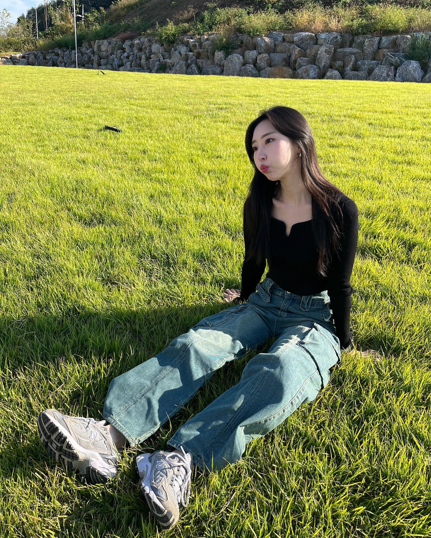 요즘 날씨 너무 좋은데 여기서 멈춰죠 ~,,🍏💚

그리고 데이랑스 선크림은 6일 마감되니 놓치지말기 :),,진짜로 내사랑들 다 좋은 제품 좋은 가격으로 왕창 가져가! 프로필링크 통해서 가능합니다~🫣

상•하의 모두 바틴제품입니다, 모든 의류가 내 취향을 저격해••
👚👖#brandpartner bathin.magazine