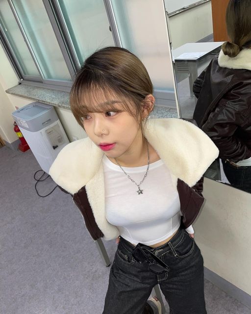 신서윤 on Instagram: "🕶 #광고 #롸잇히어 #right_here #쇼핑몰추천 #선글라스추천"