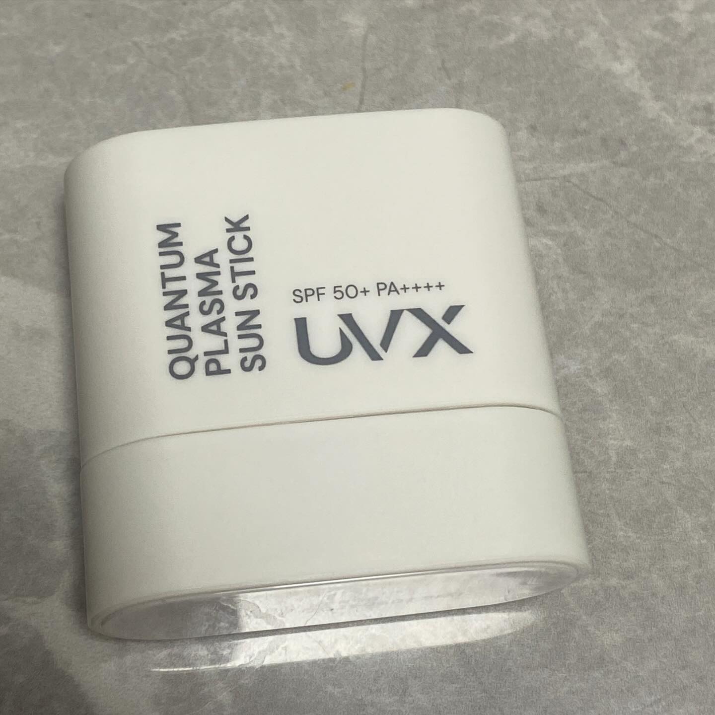 #협찬 uvx_suncare #플라즈마선스틱 #UVX
발림성이 부드럽고 수분감이 넘쳐나서 놀랬어요!
스틱 형식이라 계절 상관없이 가지고 다니면서 수시로 뱔라주기에 너무 간편하고 좋아요!
향긋하고 포근한 향이나서 향수 아닌가 싶을정도로 좋아요!
#데이트 #선스틱 #선케어 #남자친구선물 #신상품나왔을땐 #뷰티 #휴대용선크림 #남자썬크림 #레저용선크림 #08L #여행