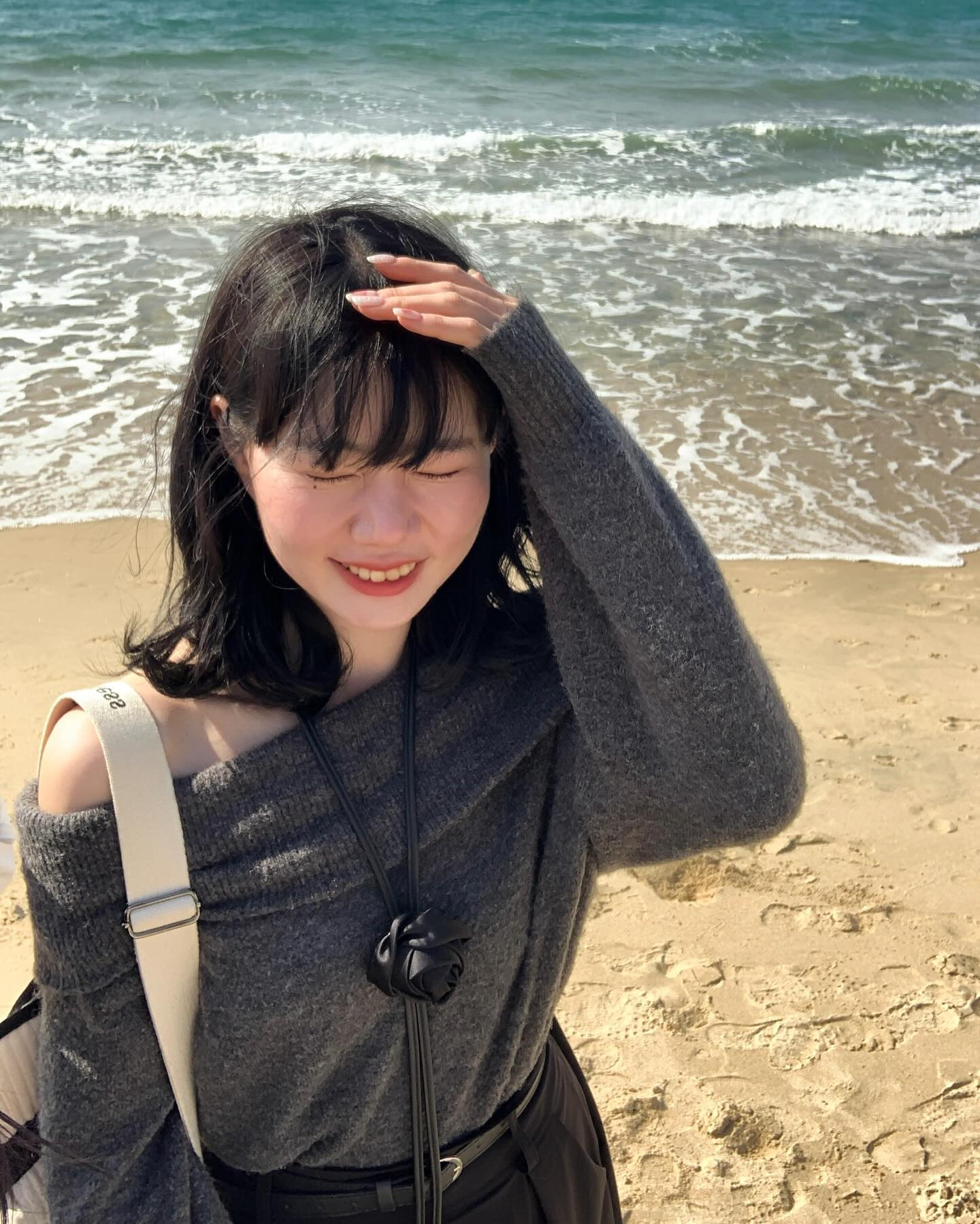 해운대는 매주 왔는데 해운대 바다보는건 오랜만이라 신나서 바다 사진 엄청 찍었지🌊🖤🐋 남은건 바람에 엉켜진 머리카락입니다 

#부산살이